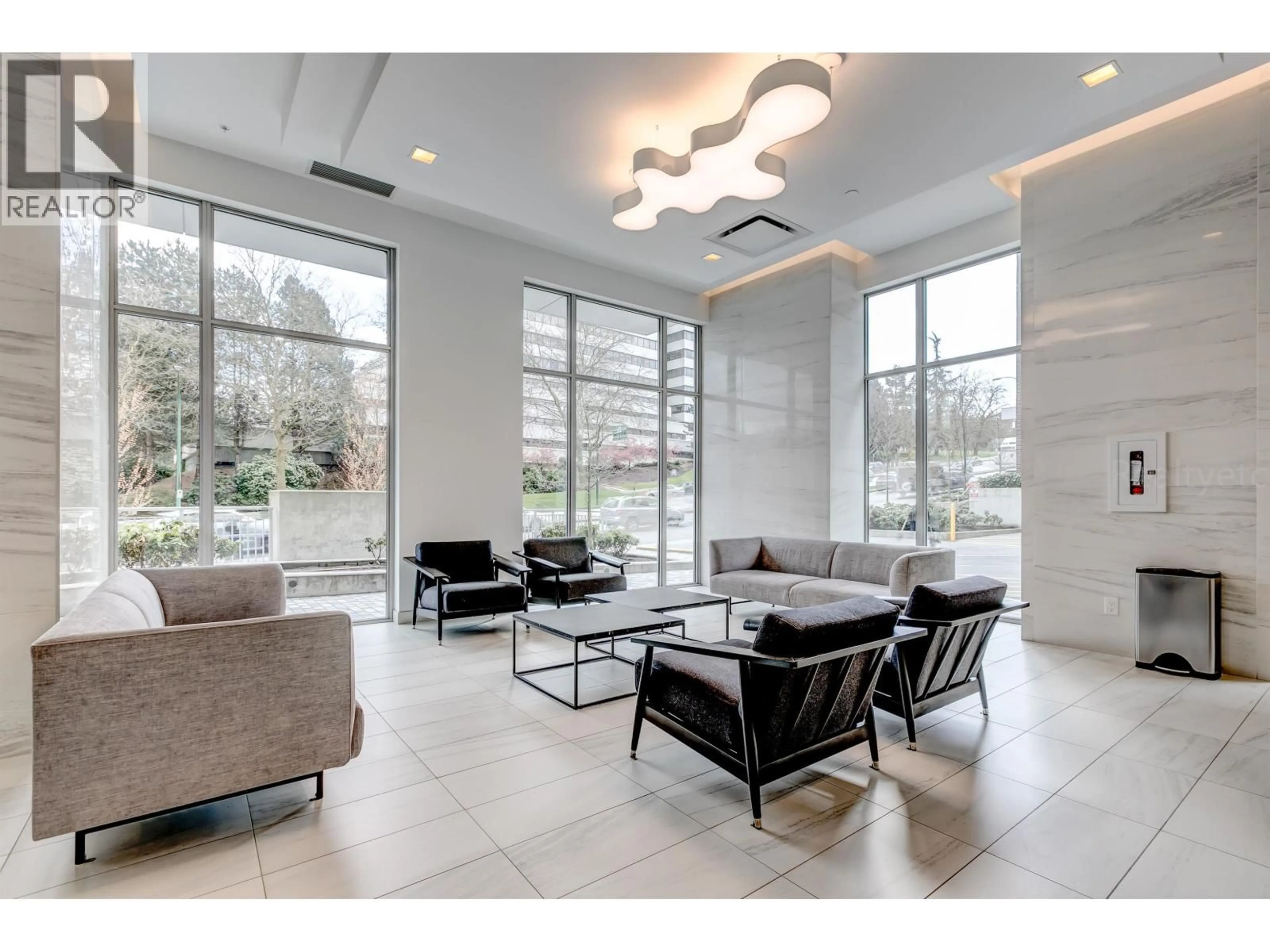 Lobby for 652 - 5515 BOUNDARY ROAD, Vancouver British Columbia V5R0E5
