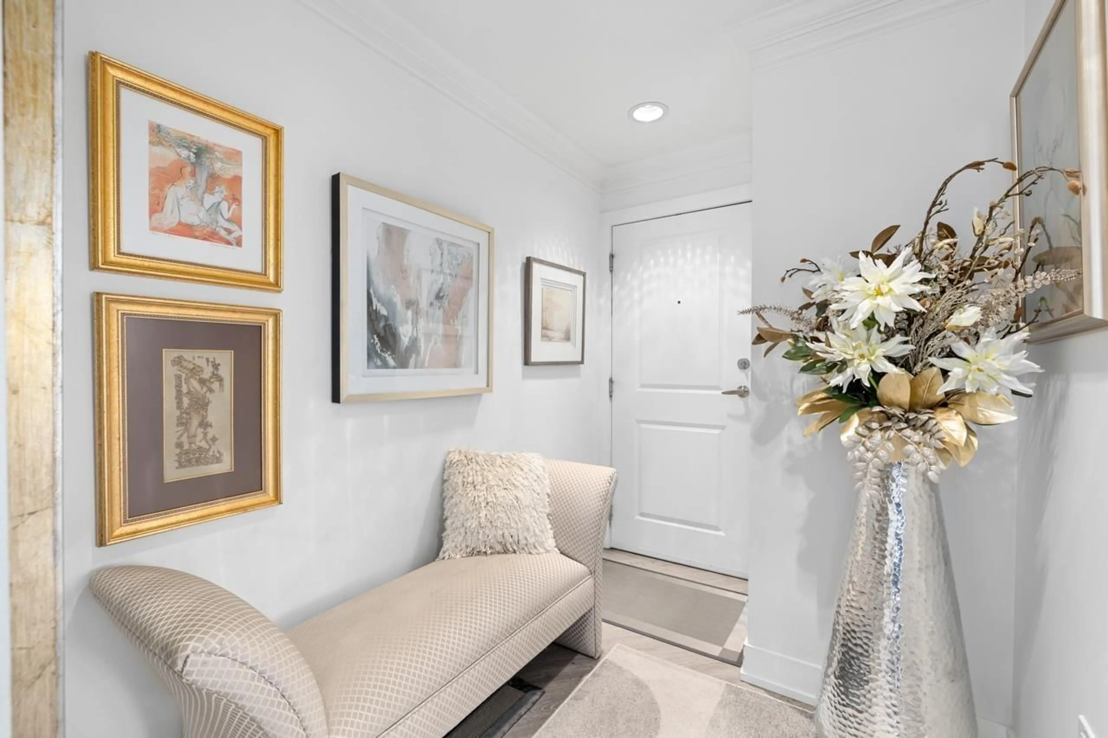 Indoor entryway for 302 - 15392 16A AVENUE, Surrey British Columbia V4A1S9