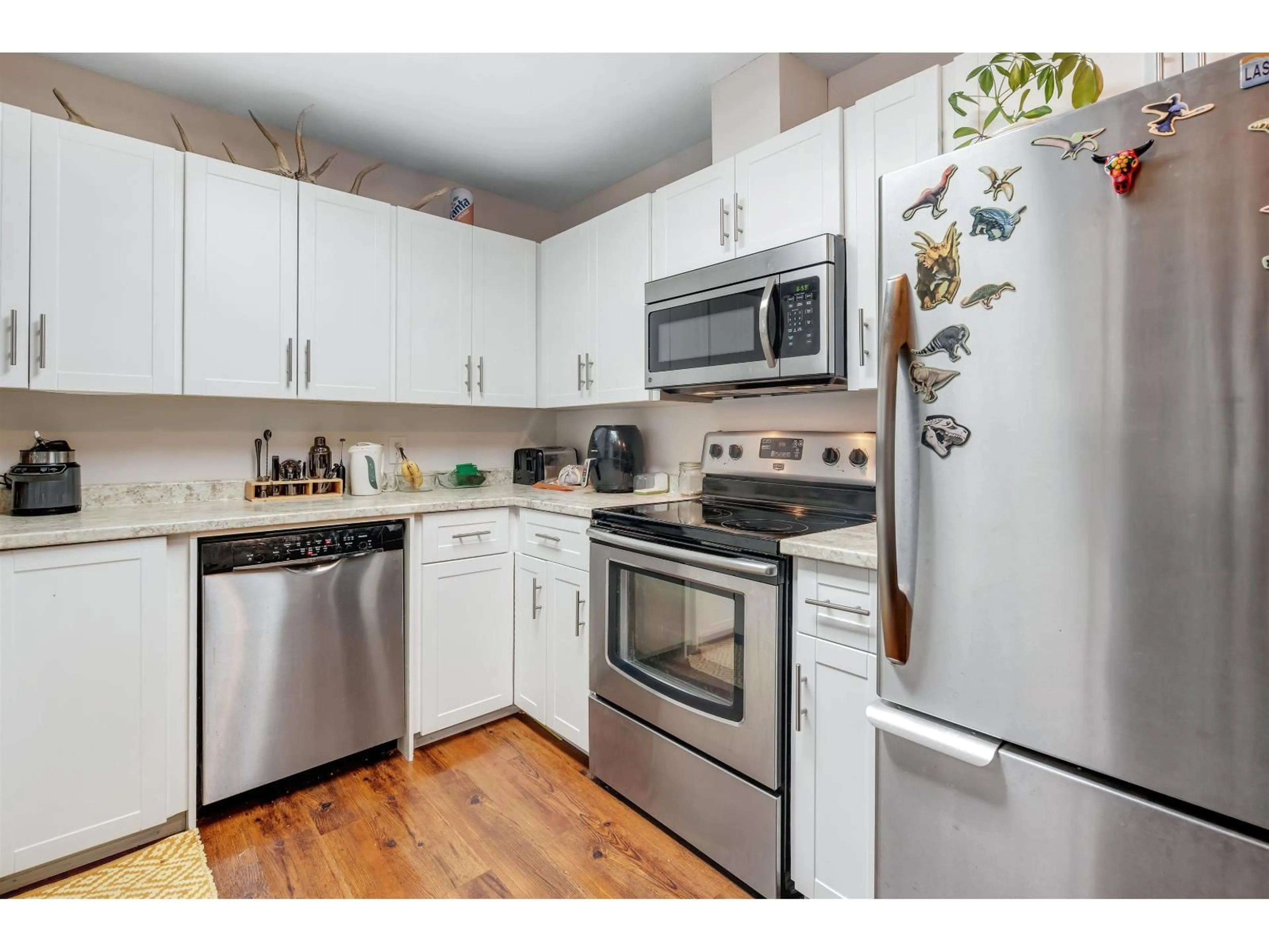 Standard kitchen, wood/laminate floor for 17440 61A AVENUE, Surrey British Columbia V3S6Y2