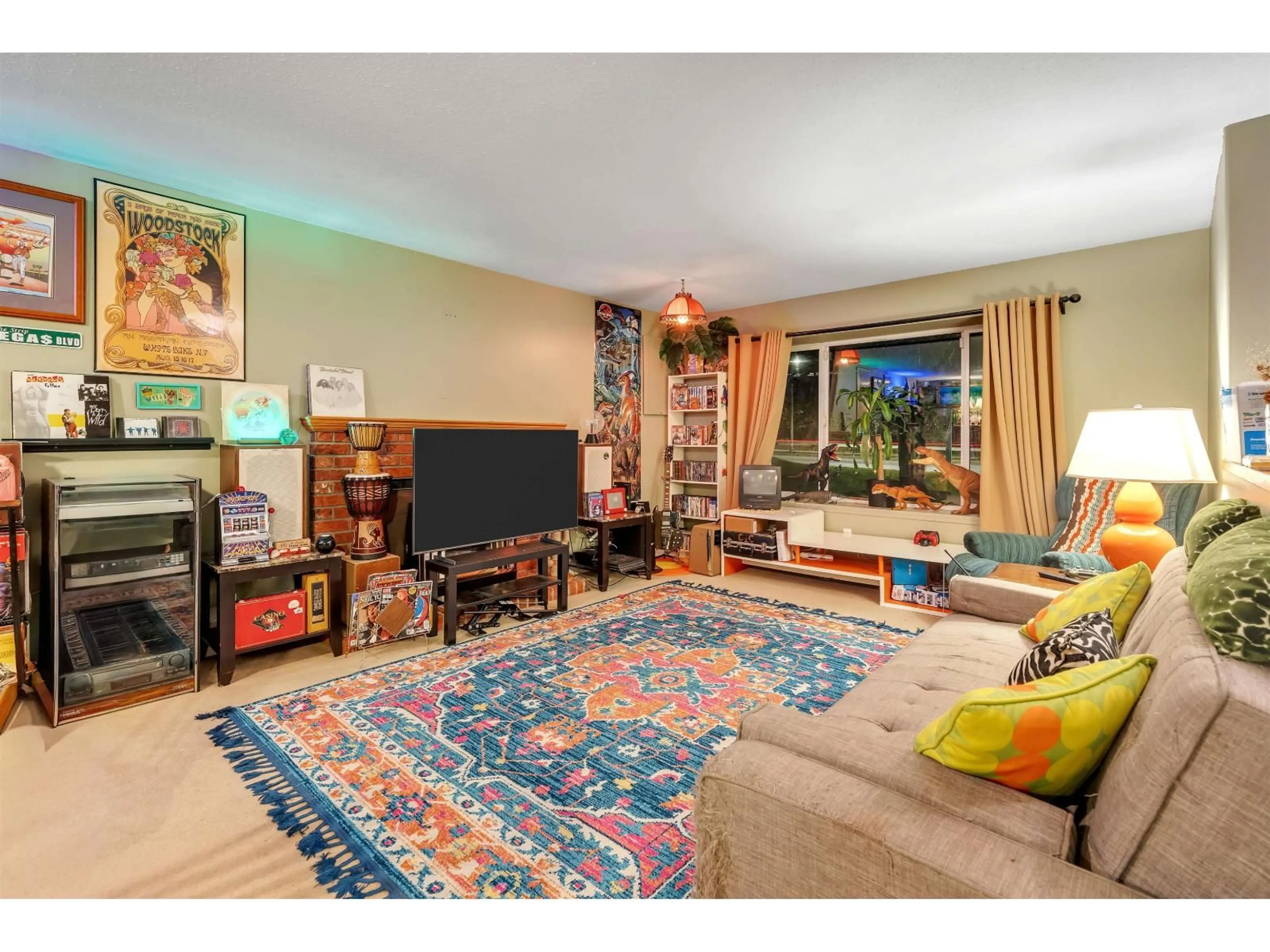 Living room with furniture, unknown for 17440 61A AVENUE, Surrey British Columbia V3S6Y2
