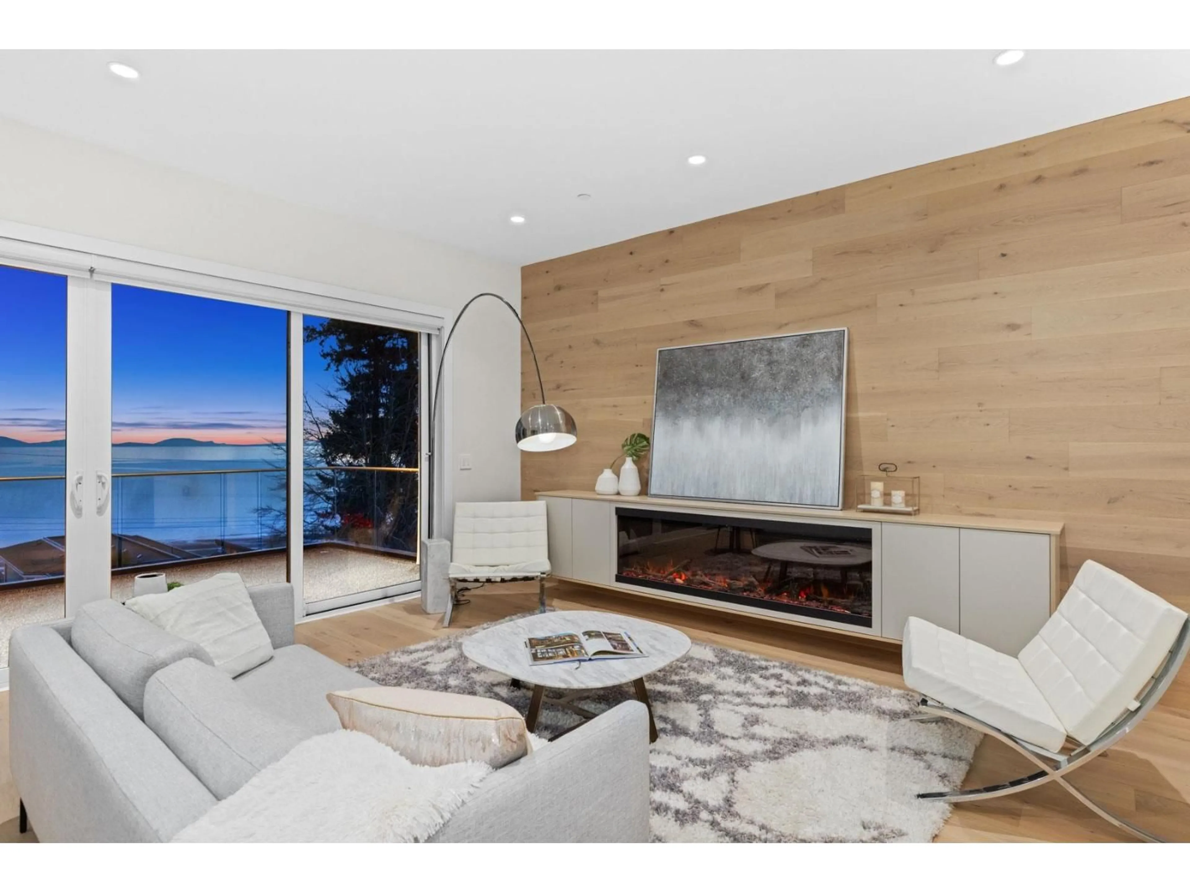 Living room with furniture, wood/laminate floor for 14799 OXENHAM AVENUE, White Rock British Columbia V4B2H8