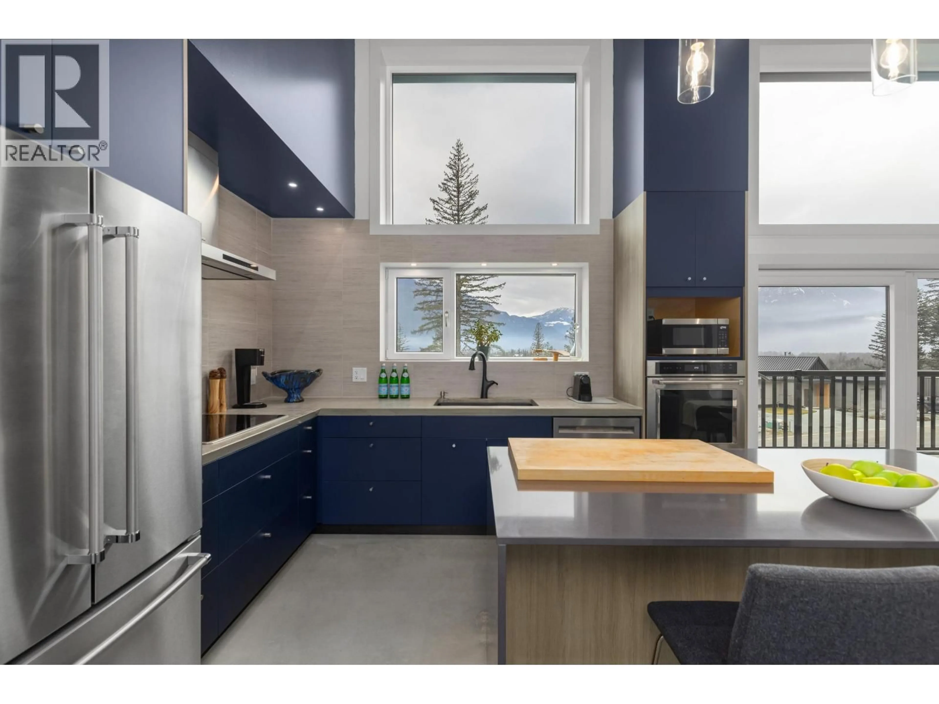 Contemporary kitchen, unknown for 7666 CERULEAN DRIVE, Pemberton British Columbia V0N2L3