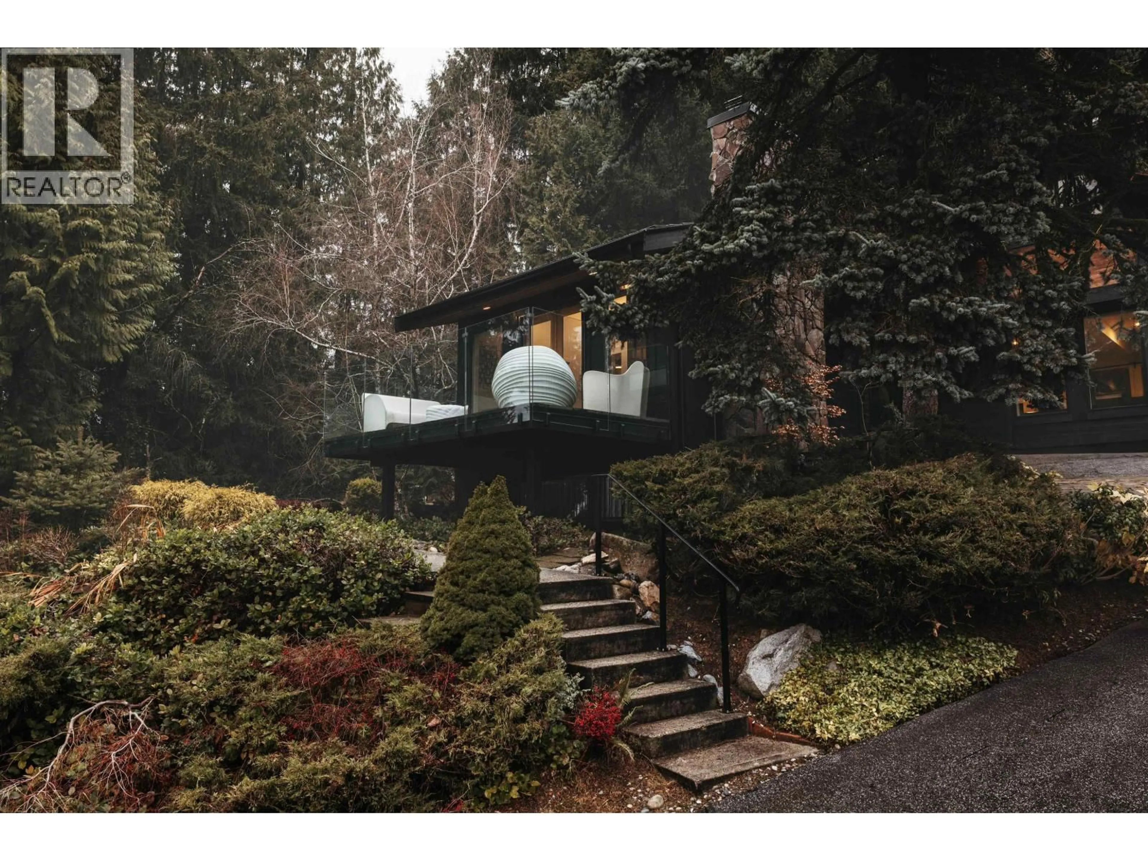 Indoor foyer for 328 MONTERAY AVENUE, North Vancouver British Columbia V7N3E6