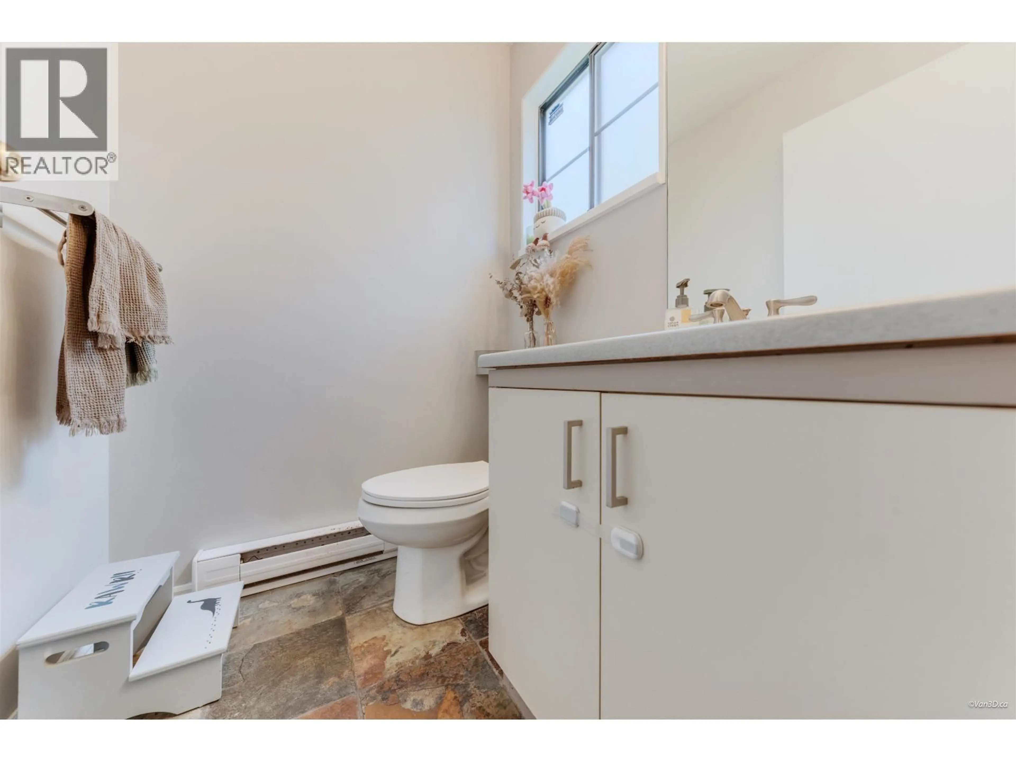 Standard bathroom, unknown for 49 - 98 BEGIN STREET, Coquitlam British Columbia V3K6M9