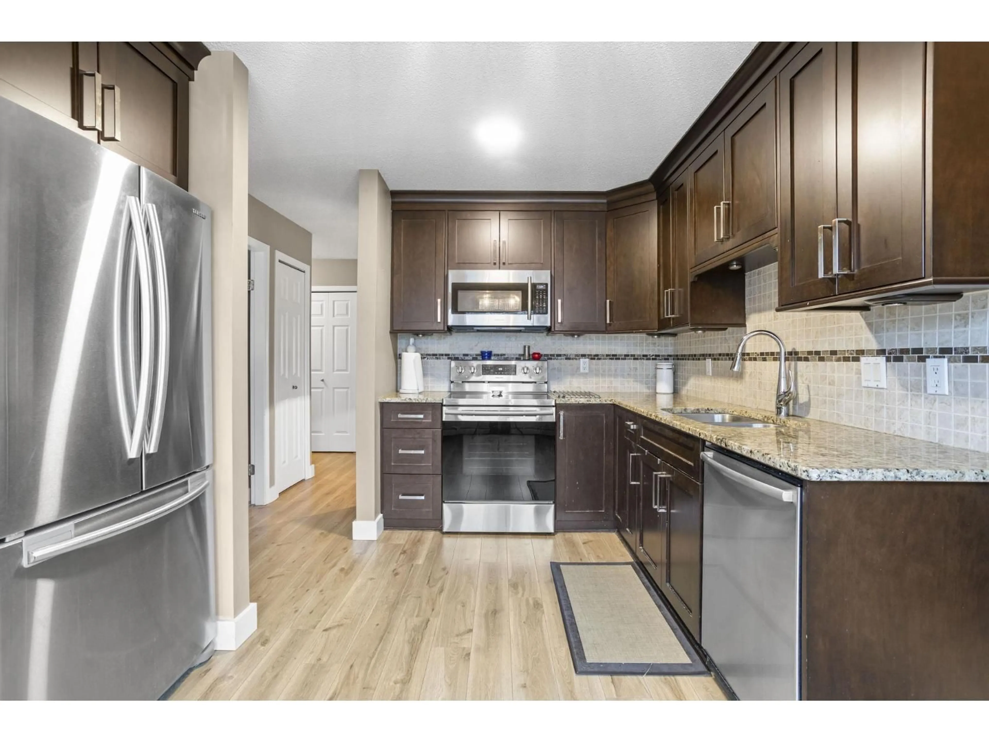 Open concept kitchen, unknown for 112 - 2425 CHURCH STREET, Abbotsford British Columbia V2T3J8