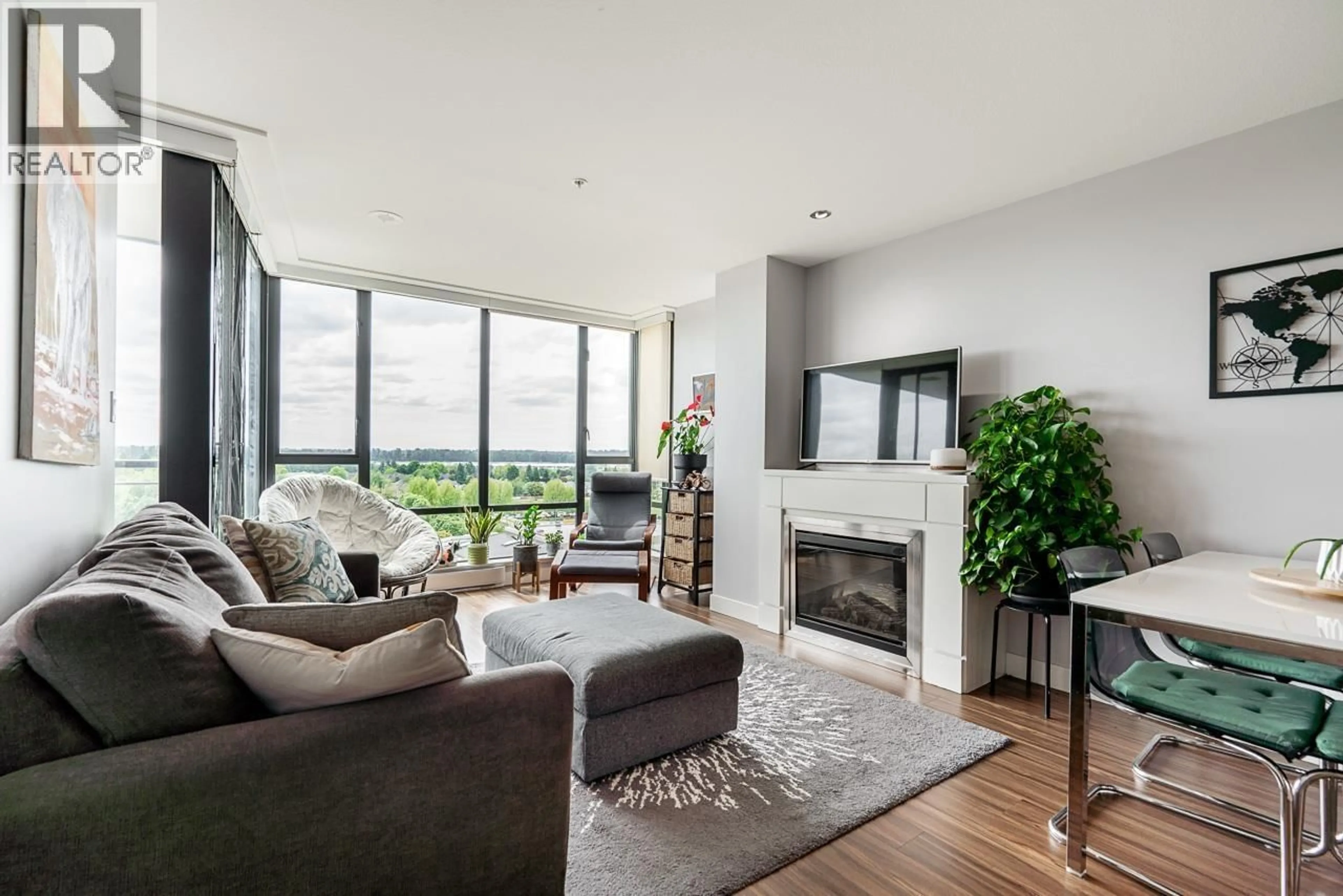 Living room with furniture, unknown for 906 - 12069 HARRIS ROAD, Pitt Meadows British Columbia V3Y0C8