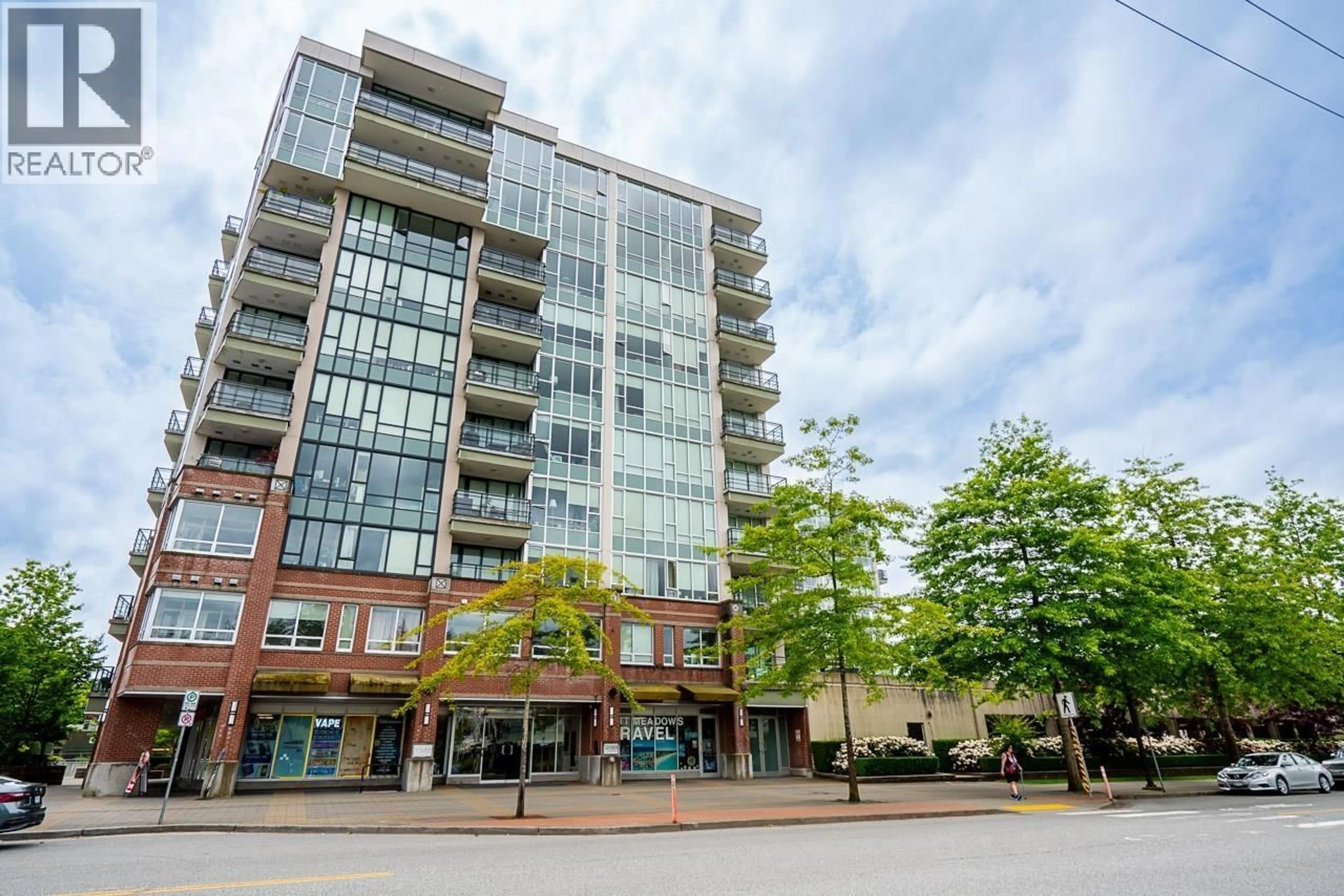 Patio, building for 906 - 12069 HARRIS ROAD, Pitt Meadows British Columbia V3Y0C8