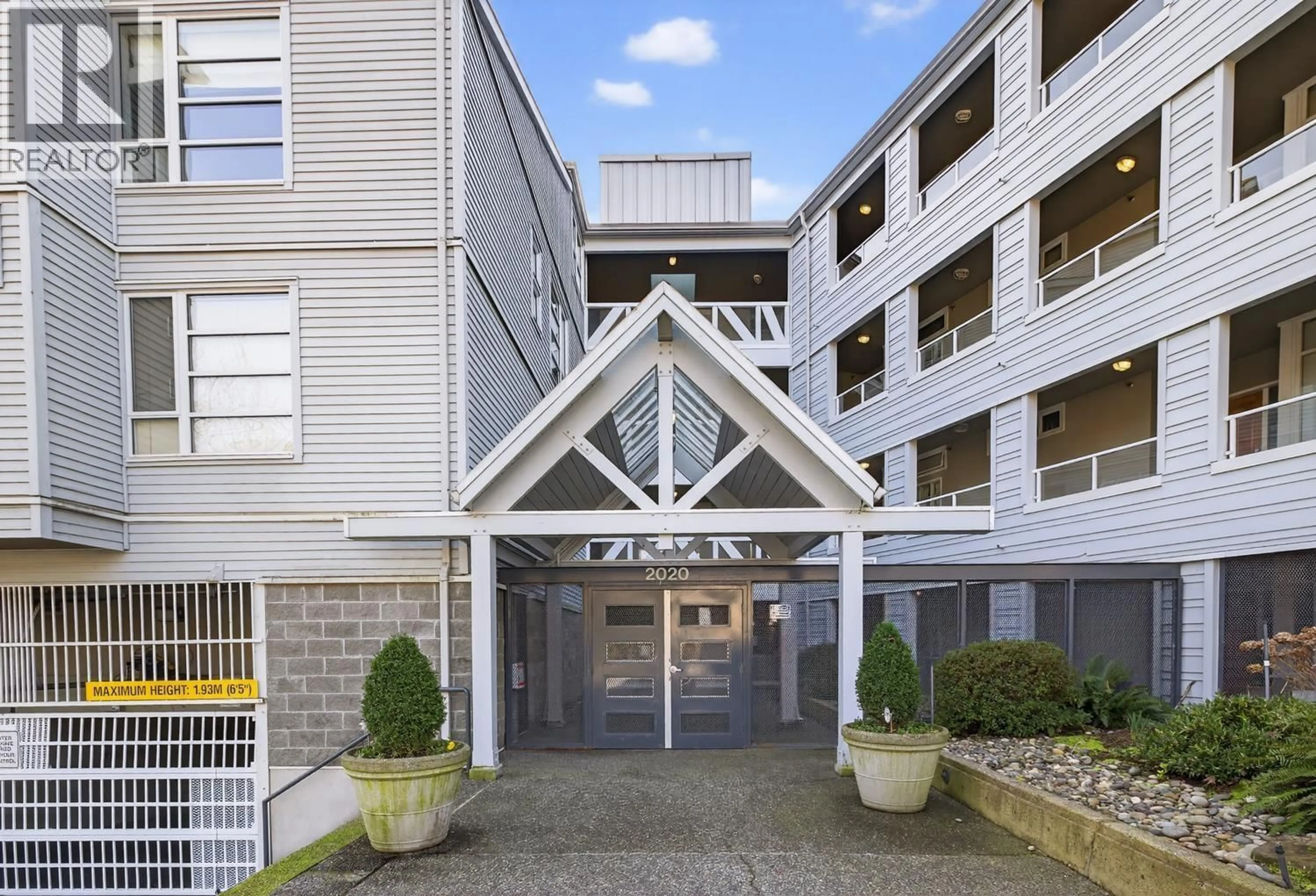 Indoor foyer for 315 - 2020 KENT AVENUE SOUTH, Vancouver British Columbia V5P4X1