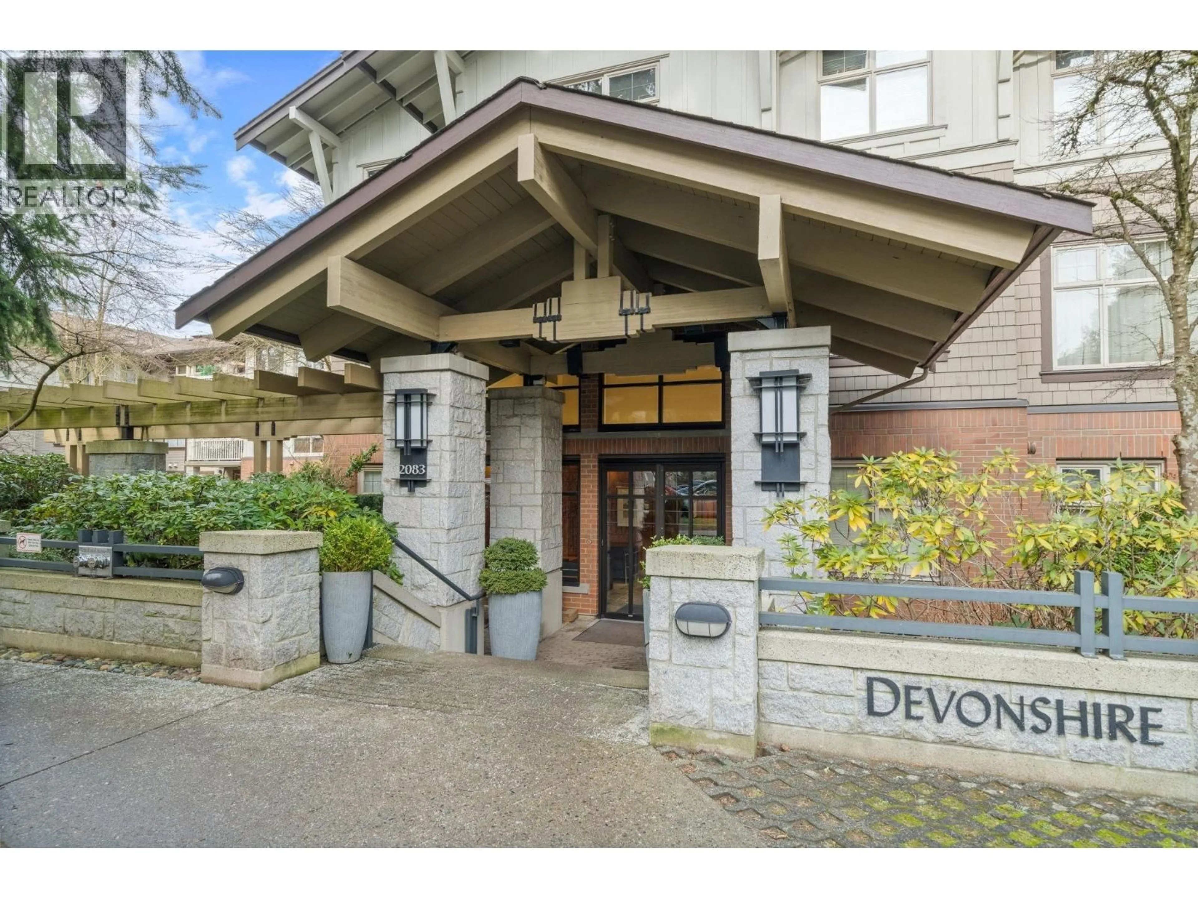 Indoor foyer for 218 - 2083 33 ROAD, Vancouver British Columbia V6M4M6