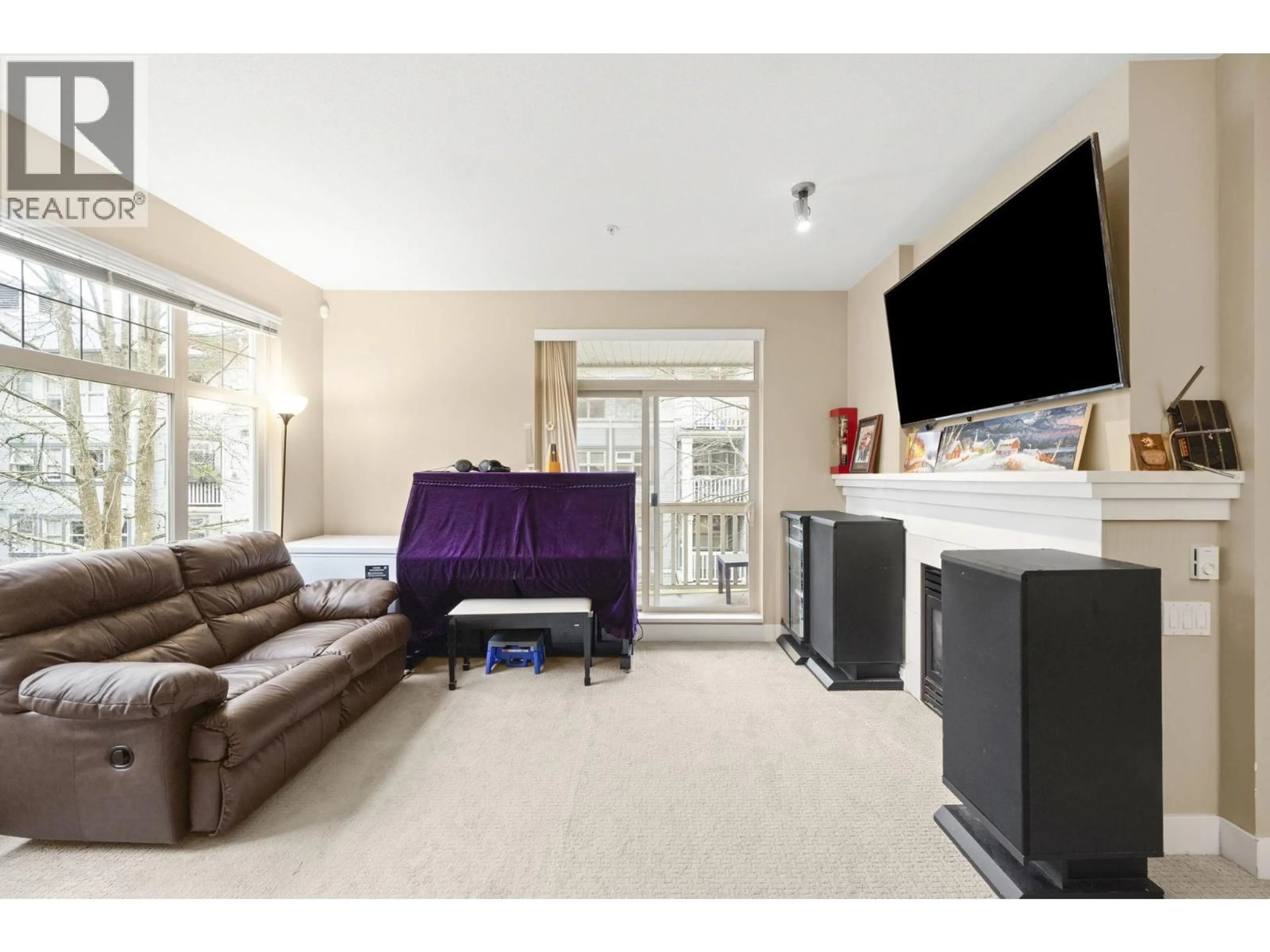 Living room with furniture, carpet floor for 218 - 2083 33 ROAD, Vancouver British Columbia V6M4M6