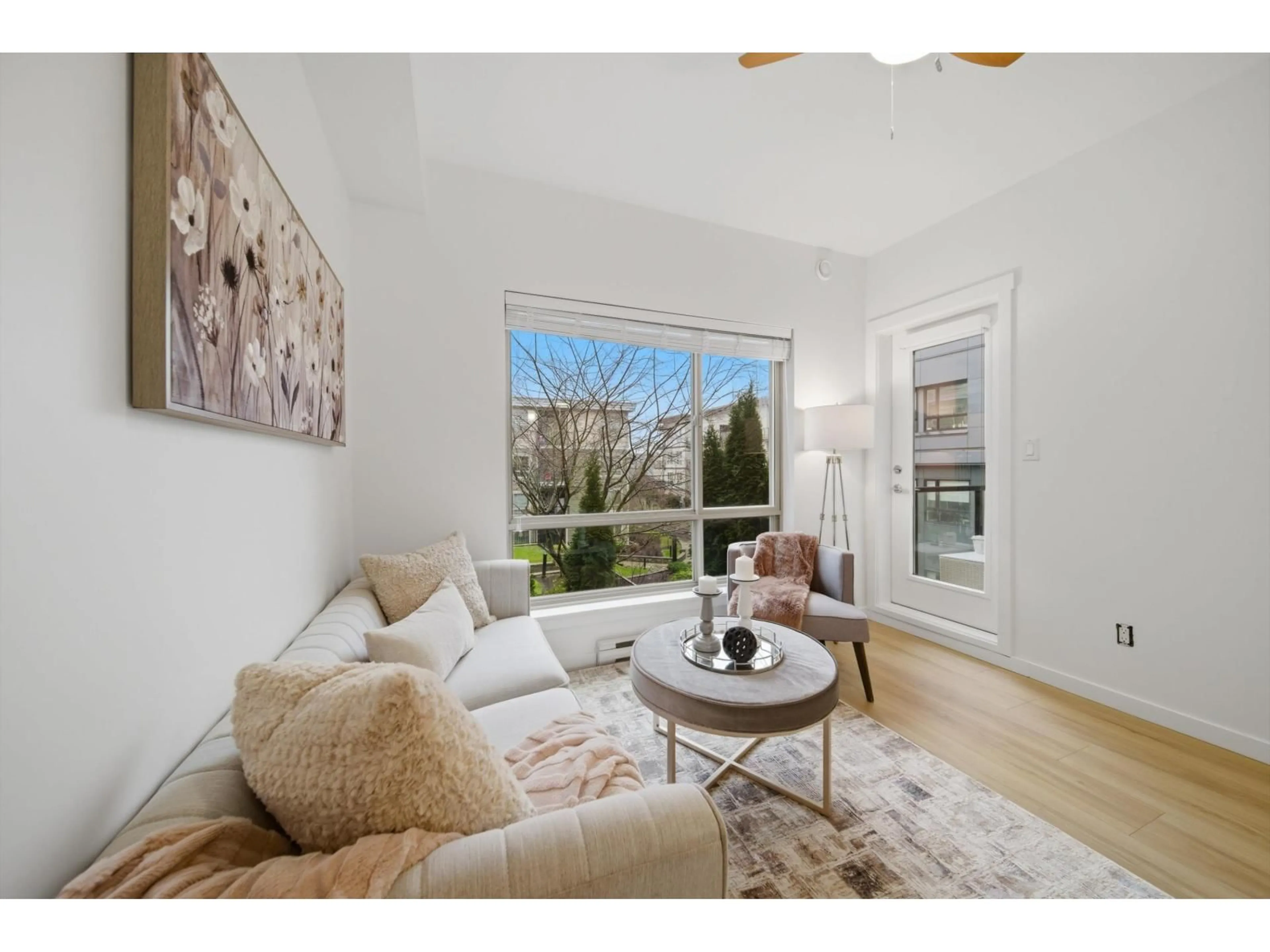 Living room with furniture, unknown for 318 - 13789 107A AVENUE, Surrey British Columbia V3T0B8