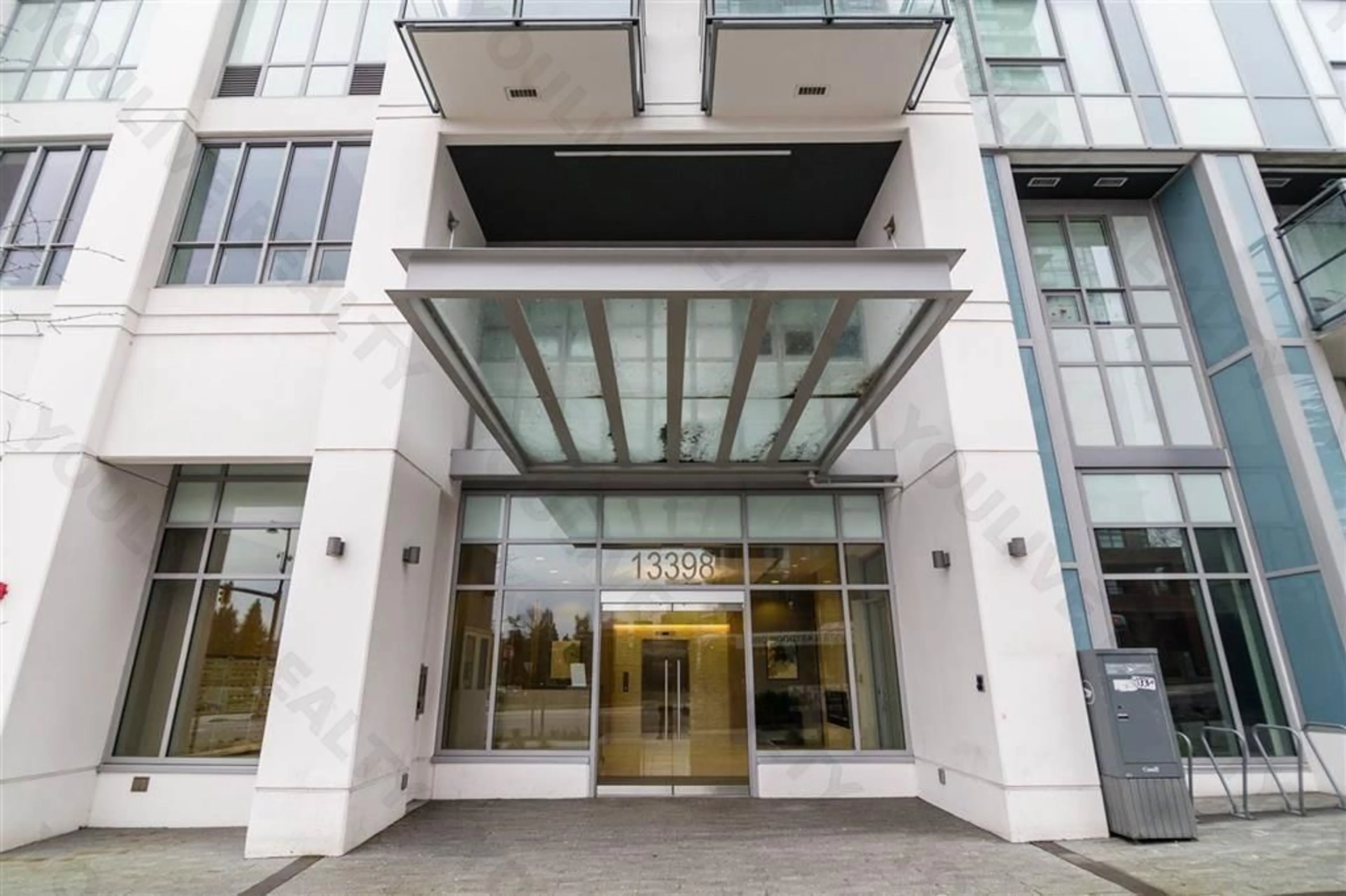 Indoor foyer for 1112 - 13398 104 AVENUE, Surrey British Columbia V3T1V6