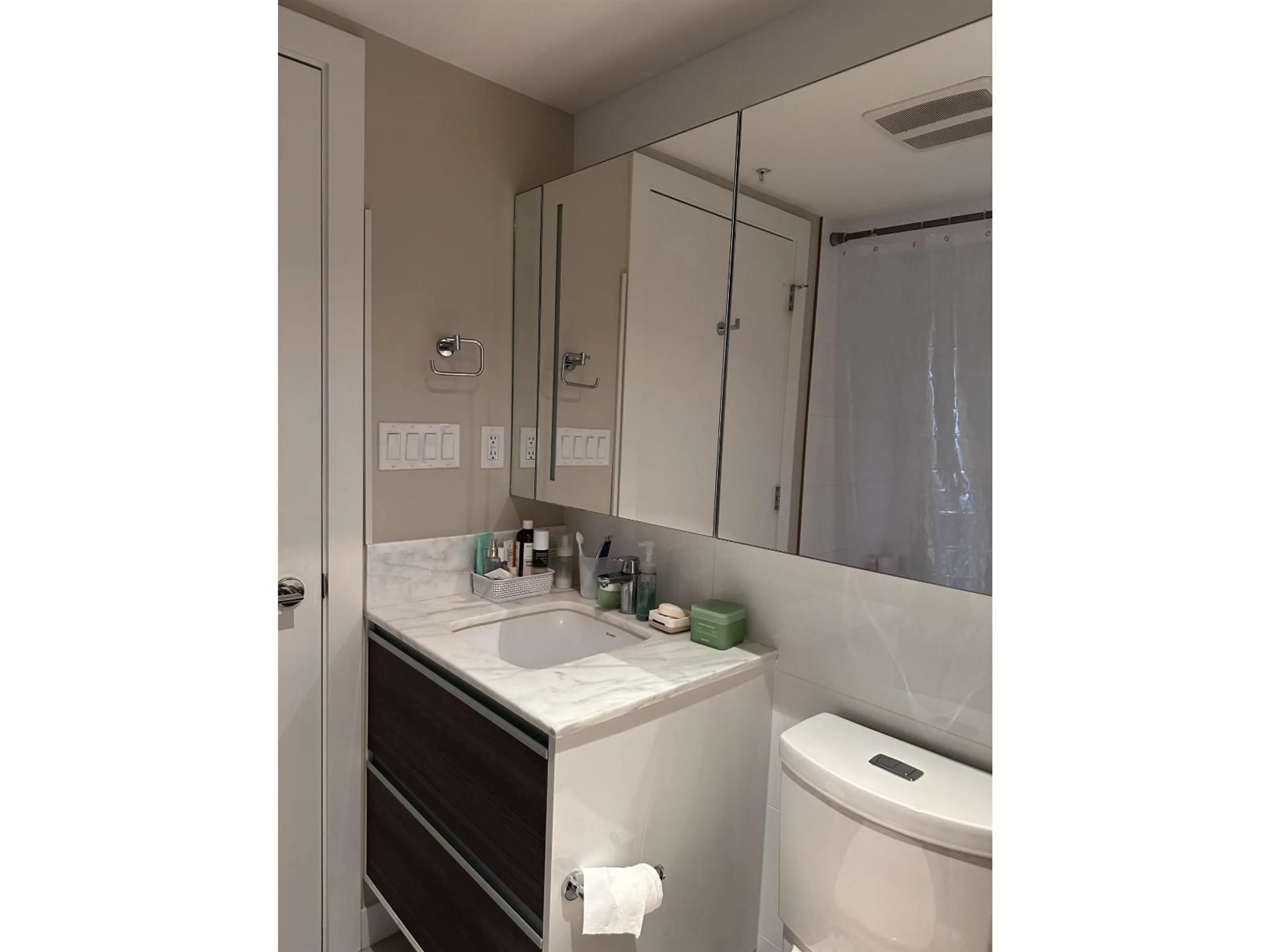 Standard bathroom, unknown for 1112 - 13398 104 AVENUE, Surrey British Columbia V3T1V6