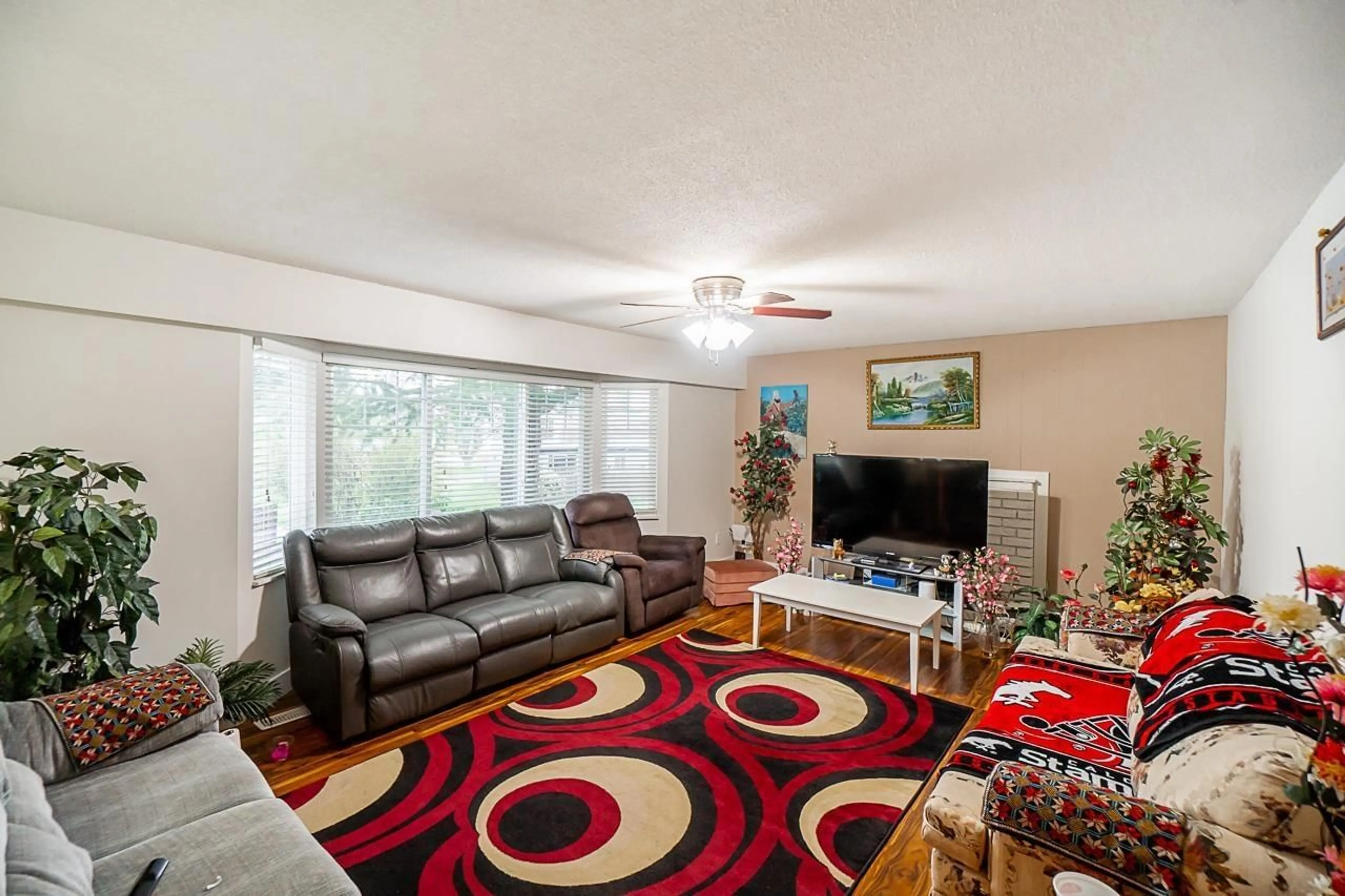 Living room with furniture, unknown for 11892 GILMOUR CRESCENT, Delta British Columbia V4C1L1