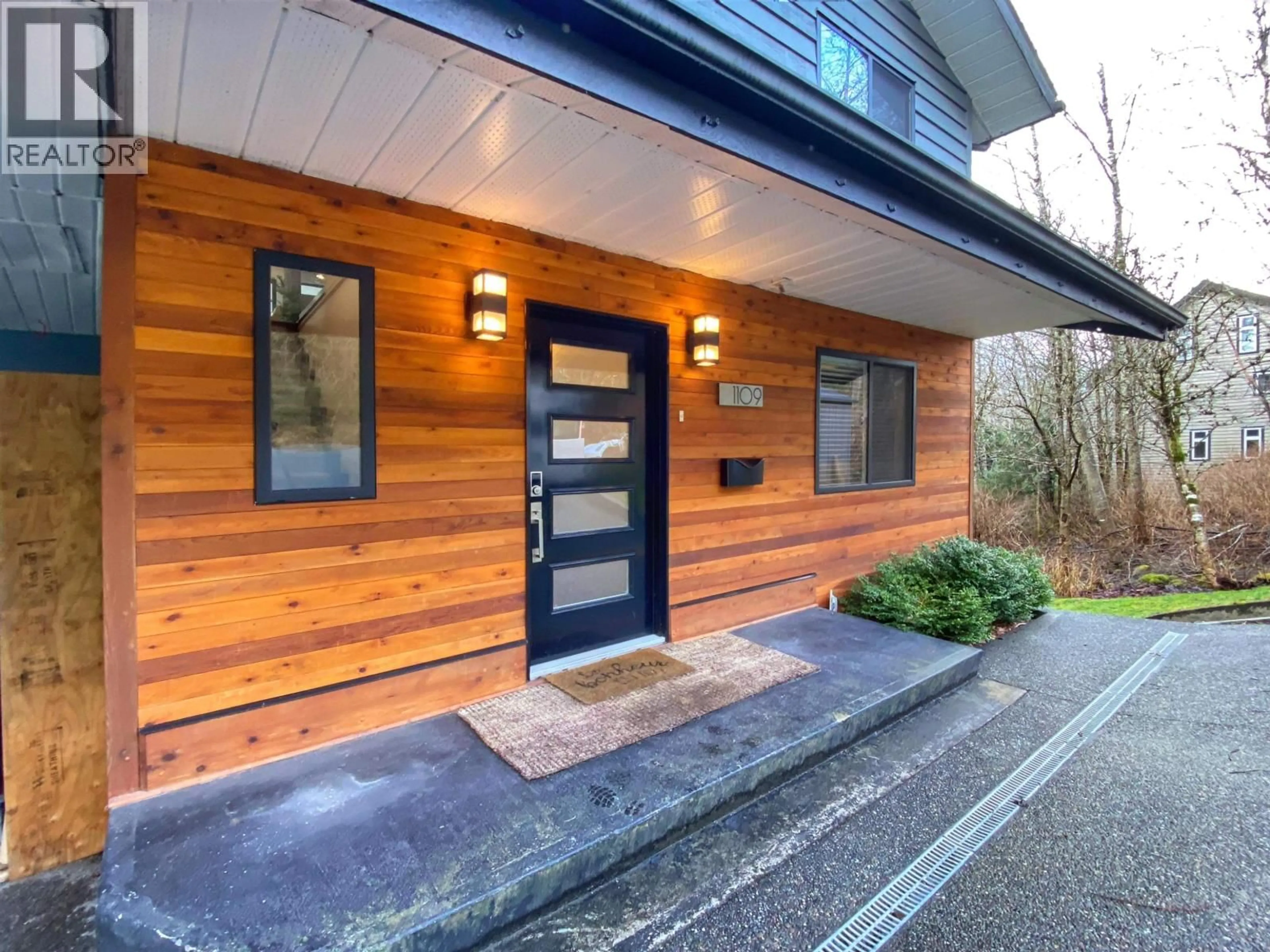 Indoor entryway for 1109 SUMMIT AVENUE, Prince Rupert British Columbia V8J2A2