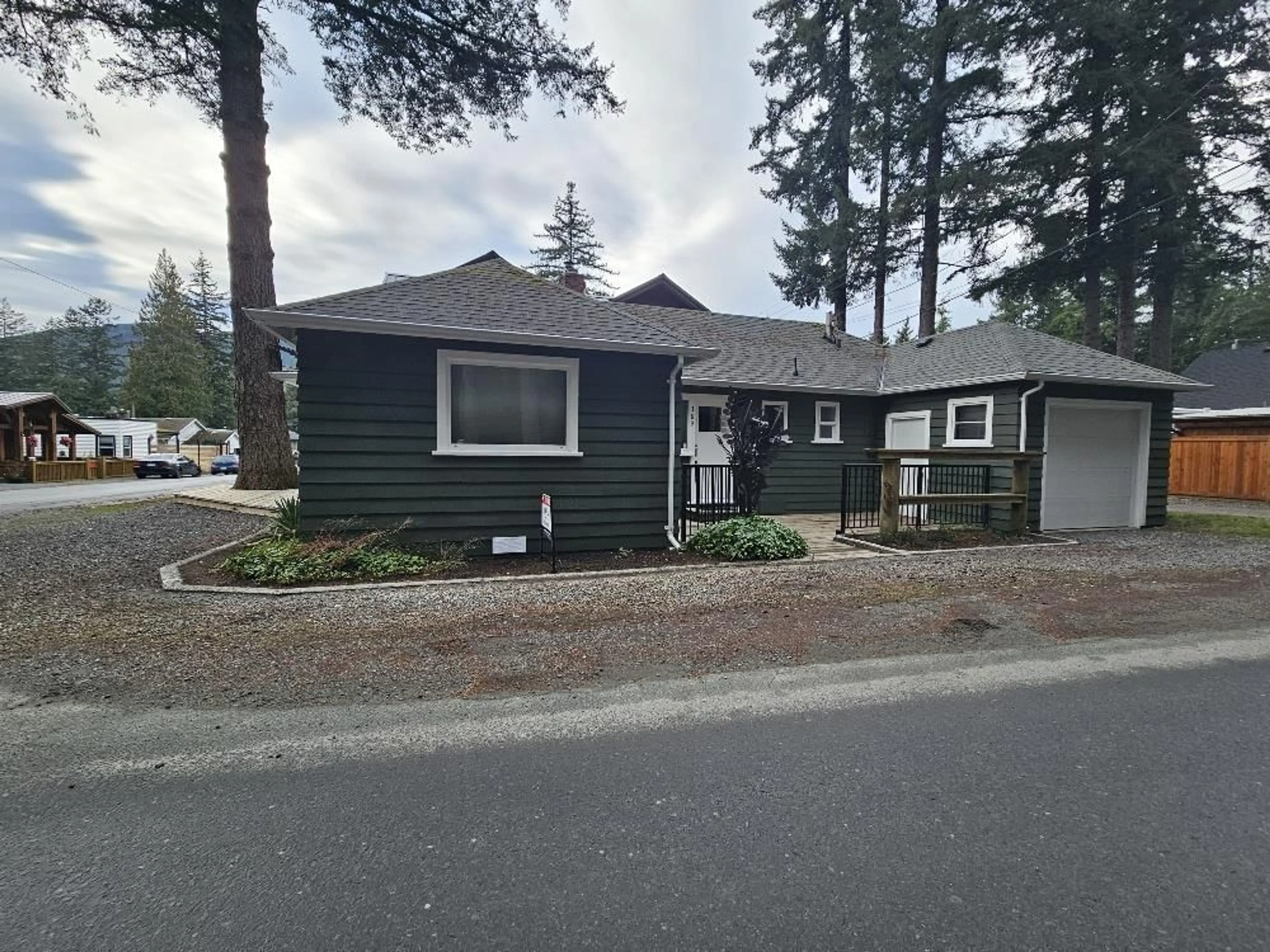 Home with vinyl exterior material, street for 389 ALDER ST STREET, Cultus Lake British Columbia V2R4Z1