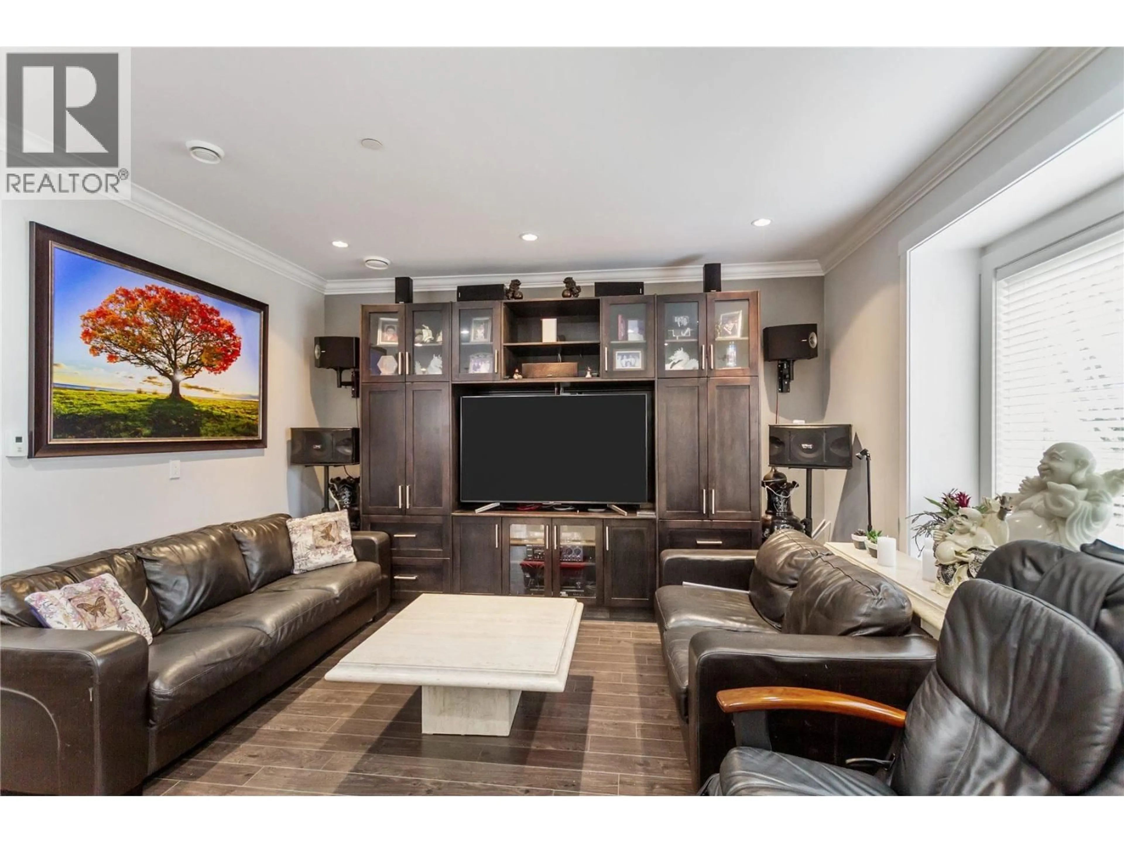 Home theater for 629 THIRTEENTH STREET, New Westminster British Columbia V3M4M3