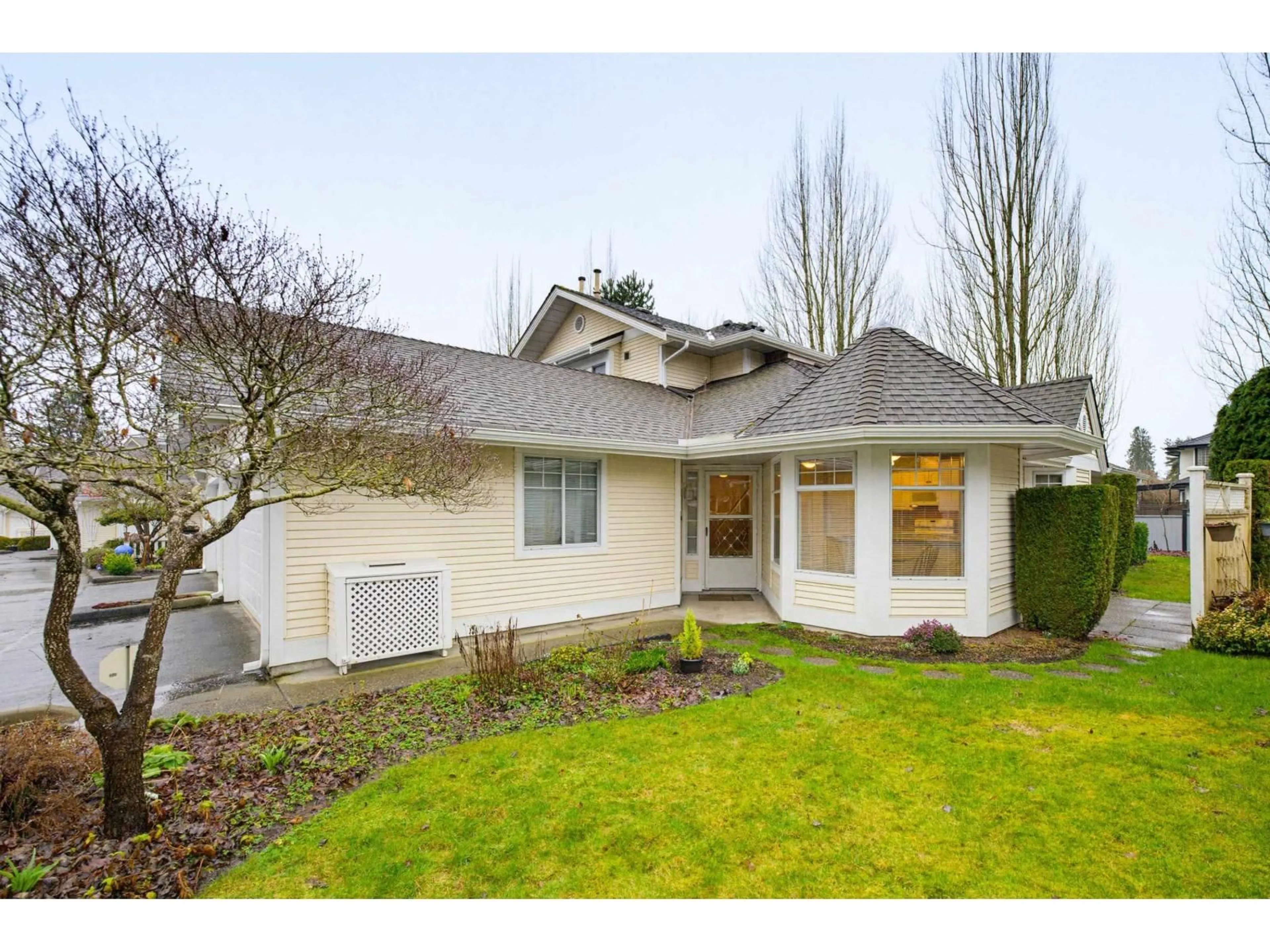 Home with vinyl exterior material, street for 171 - 8737 212TH STREET, Langley British Columbia V1M2C8