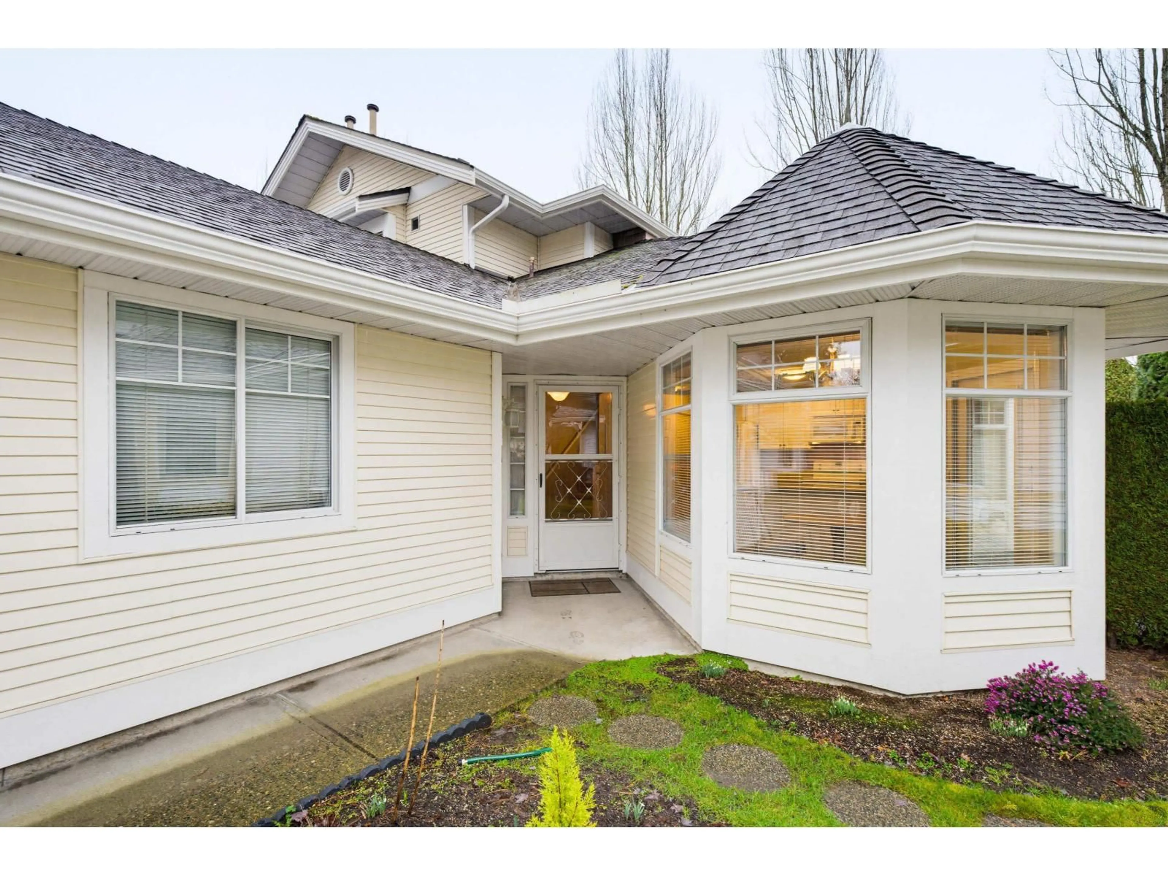 Home with vinyl exterior material, street for 171 - 8737 212TH STREET, Langley British Columbia V1M2C8