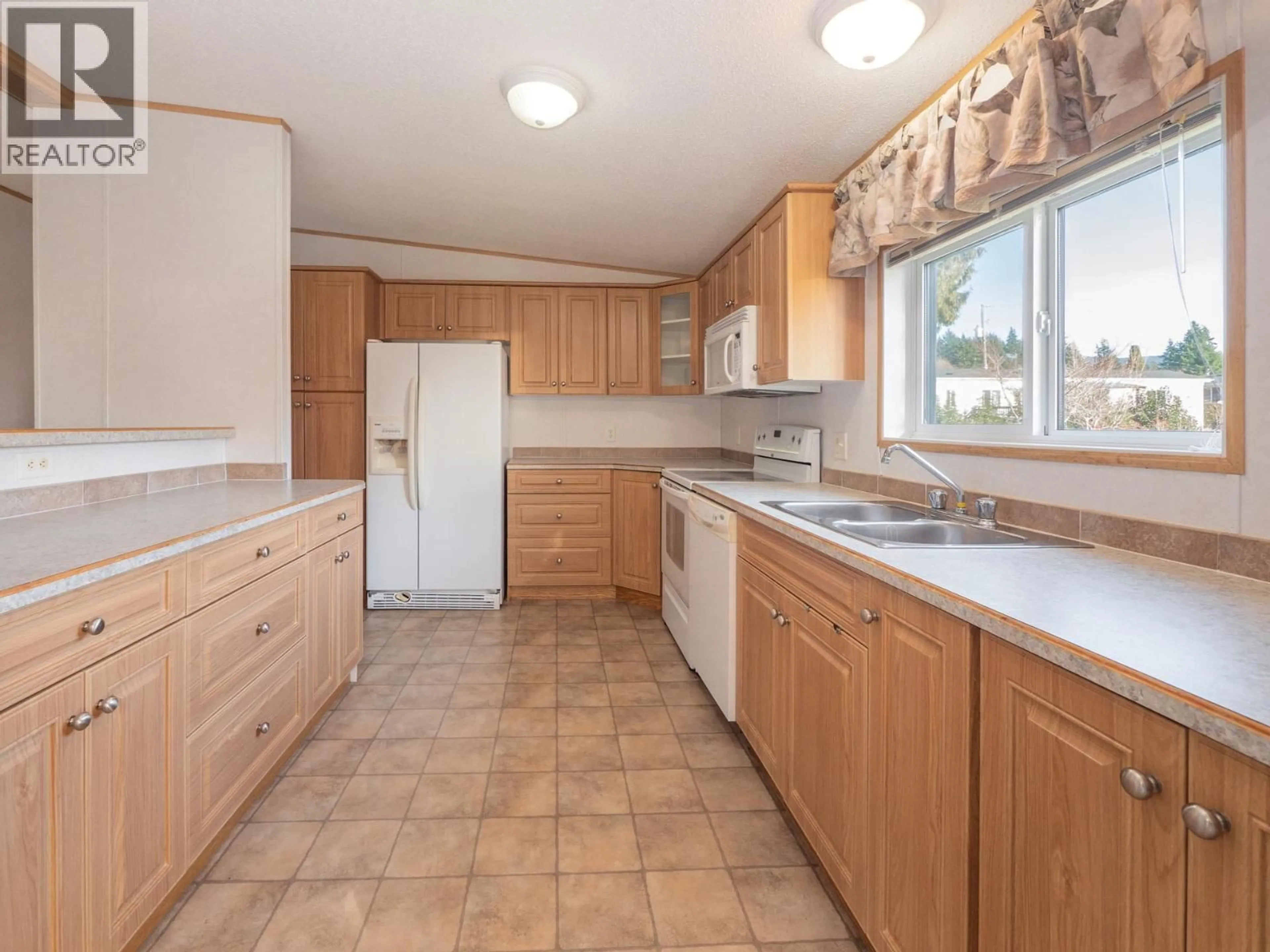 Standard kitchen, unknown for 33 - 5575 MASON ROAD, Sechelt British Columbia V7Z0K9