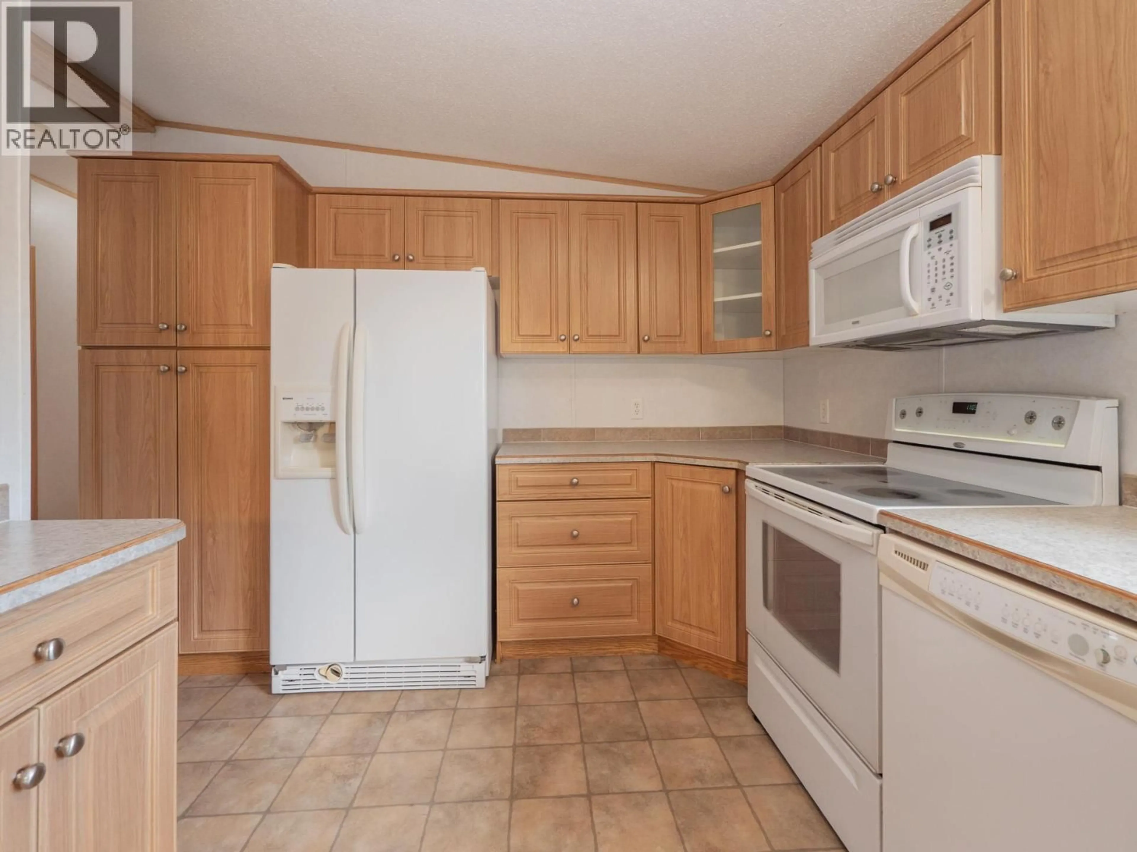 Standard kitchen, unknown for 33 - 5575 MASON ROAD, Sechelt British Columbia V7Z0K9