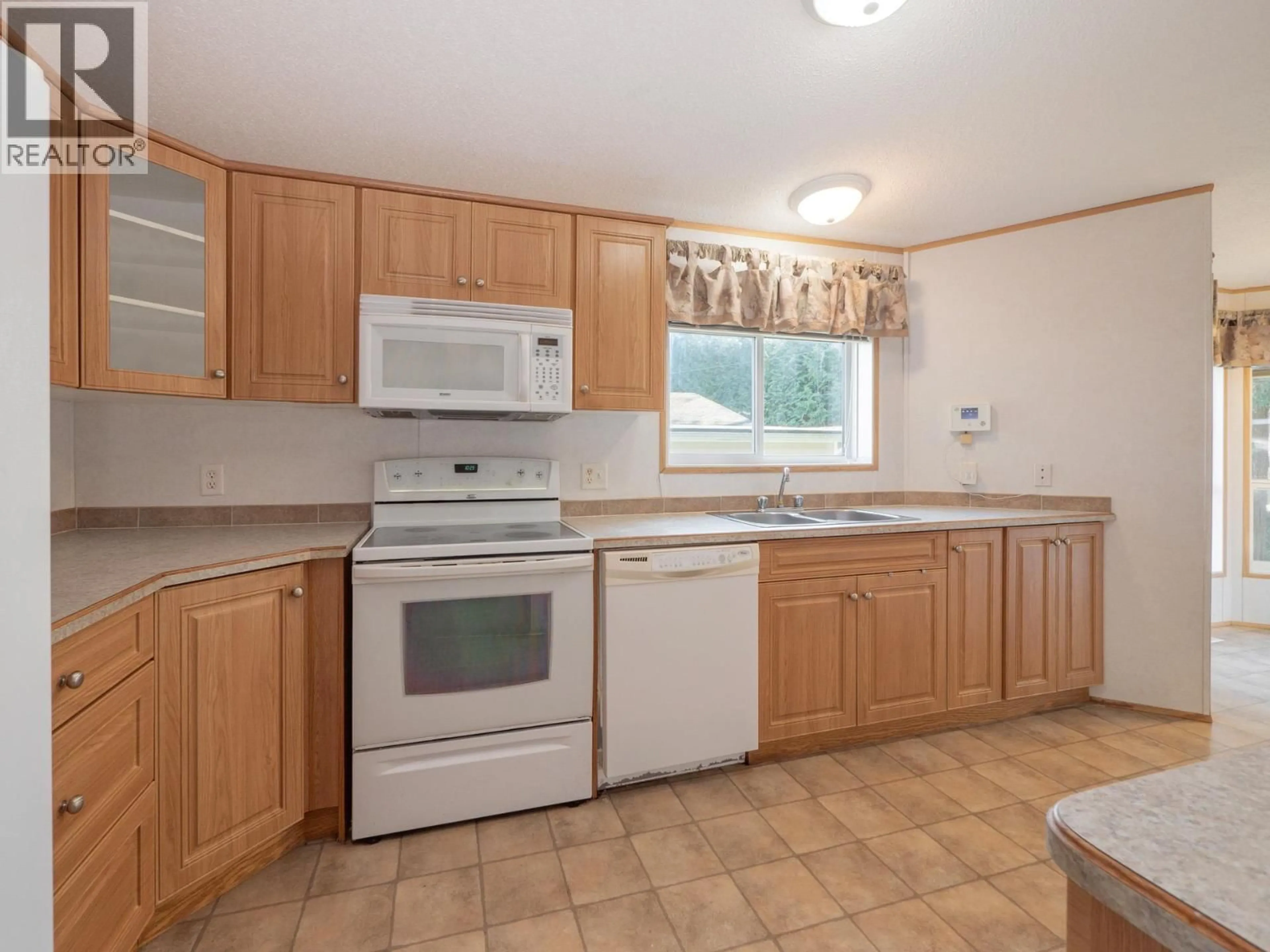 Standard kitchen, unknown for 33 - 5575 MASON ROAD, Sechelt British Columbia V7Z0K9
