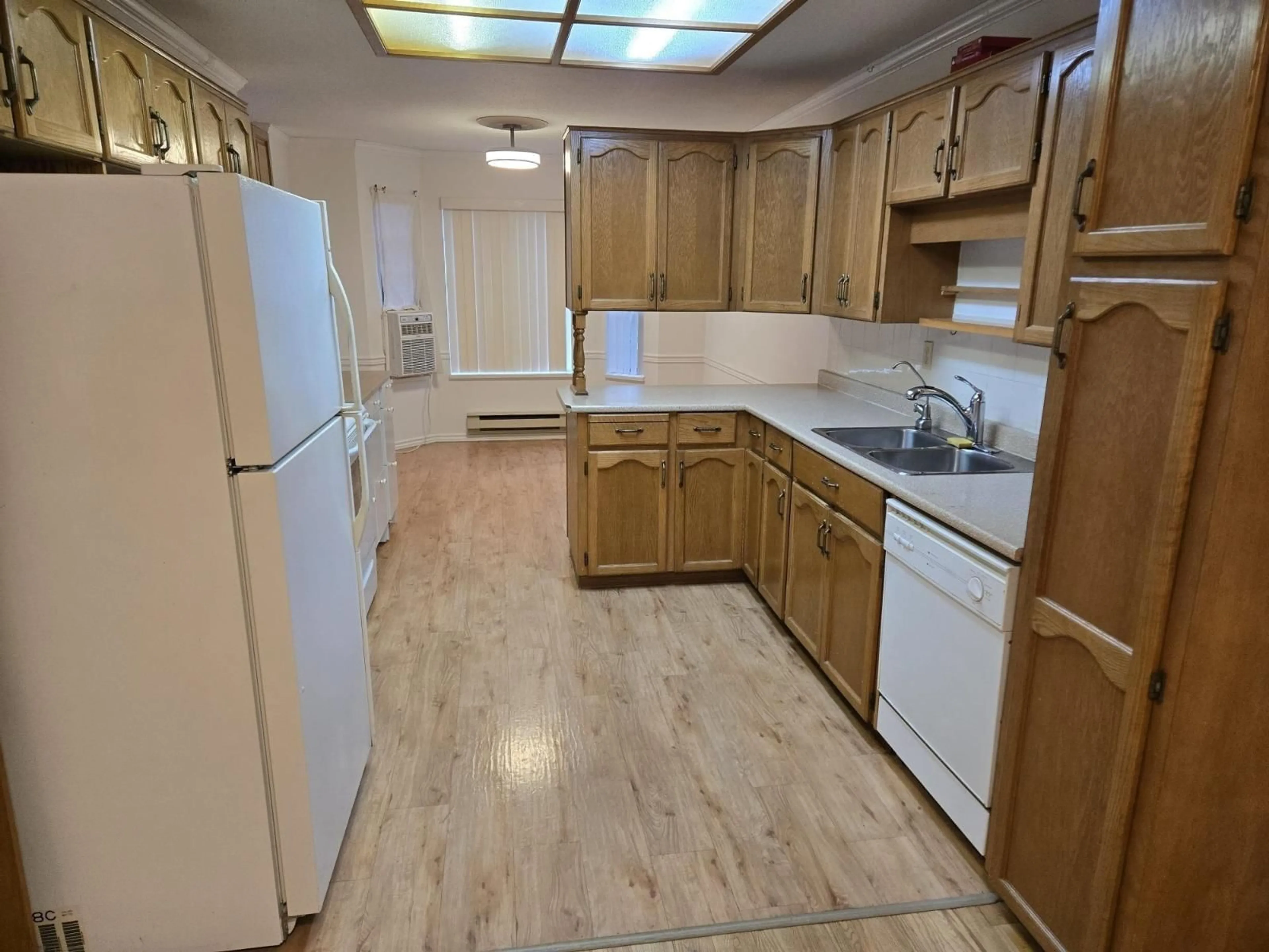 Standard kitchen, unknown for 39 - 2938 TRAFALGAR STREET, Abbotsford British Columbia V2S4N3