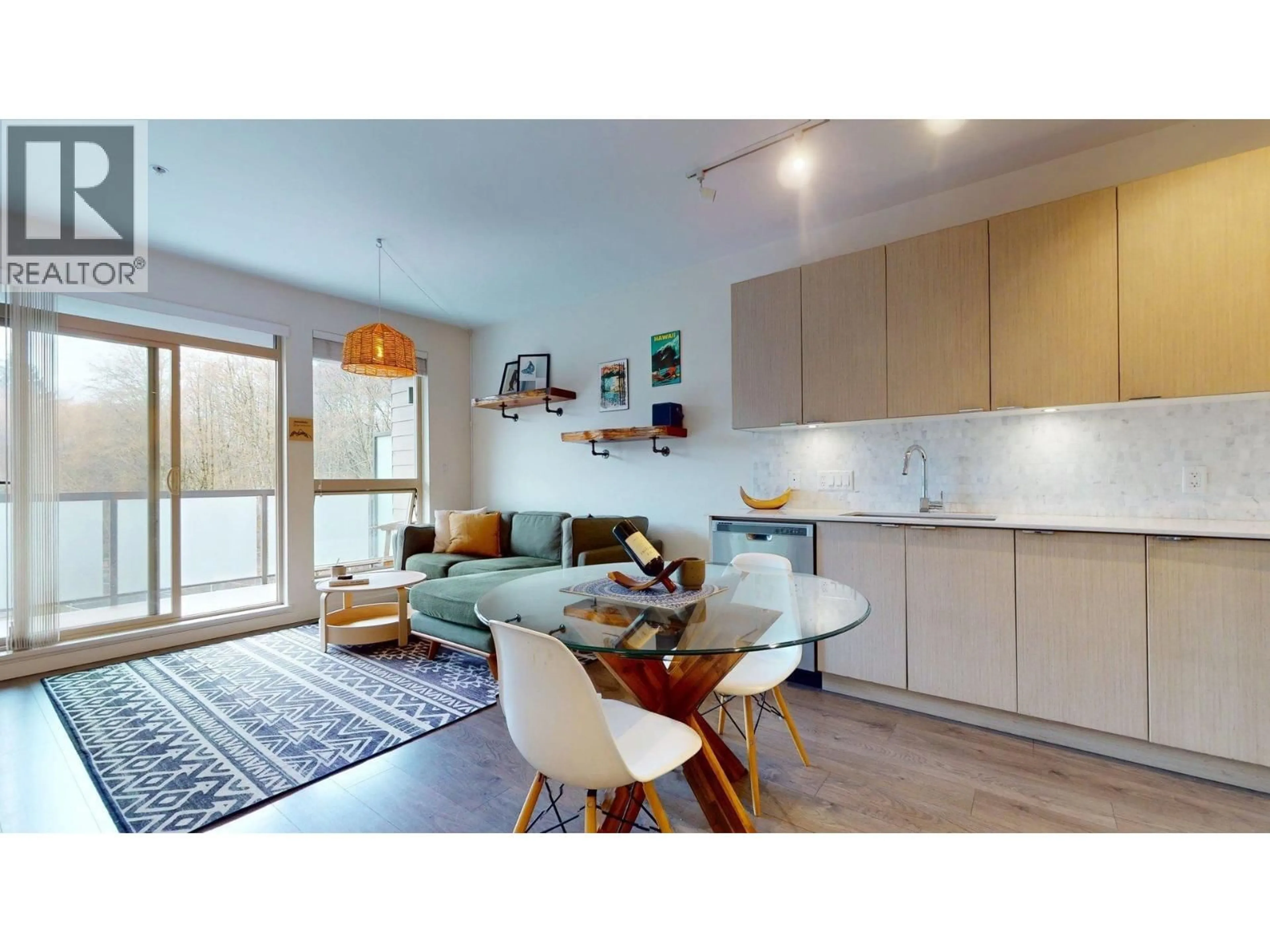 Open concept kitchen, wood/laminate floor for 303 - 1150 BAILEY STREET, Squamish British Columbia V8B0R4