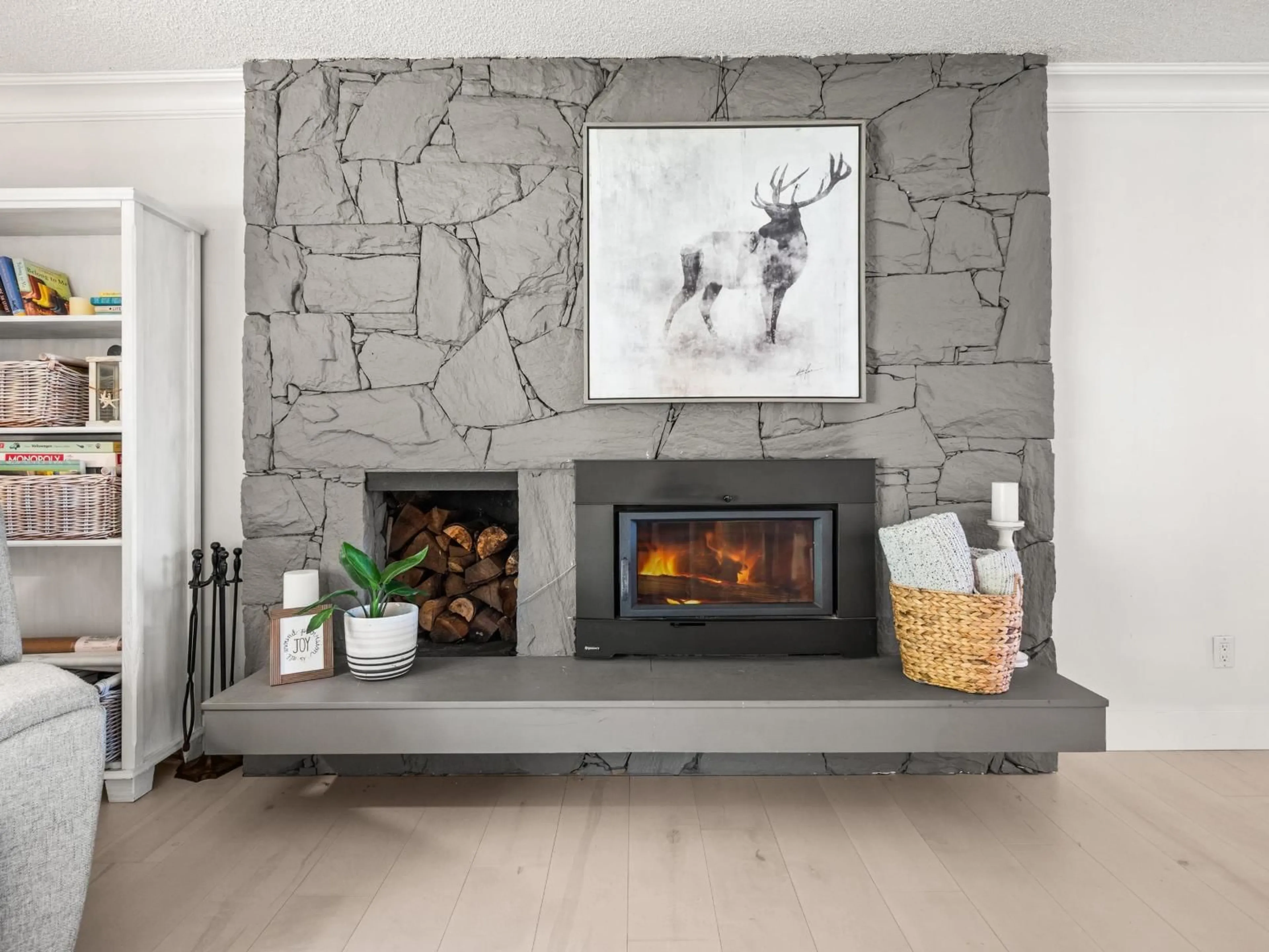 Indoor entryway for 13146 14 AVENUE, Surrey British Columbia V4A1G5