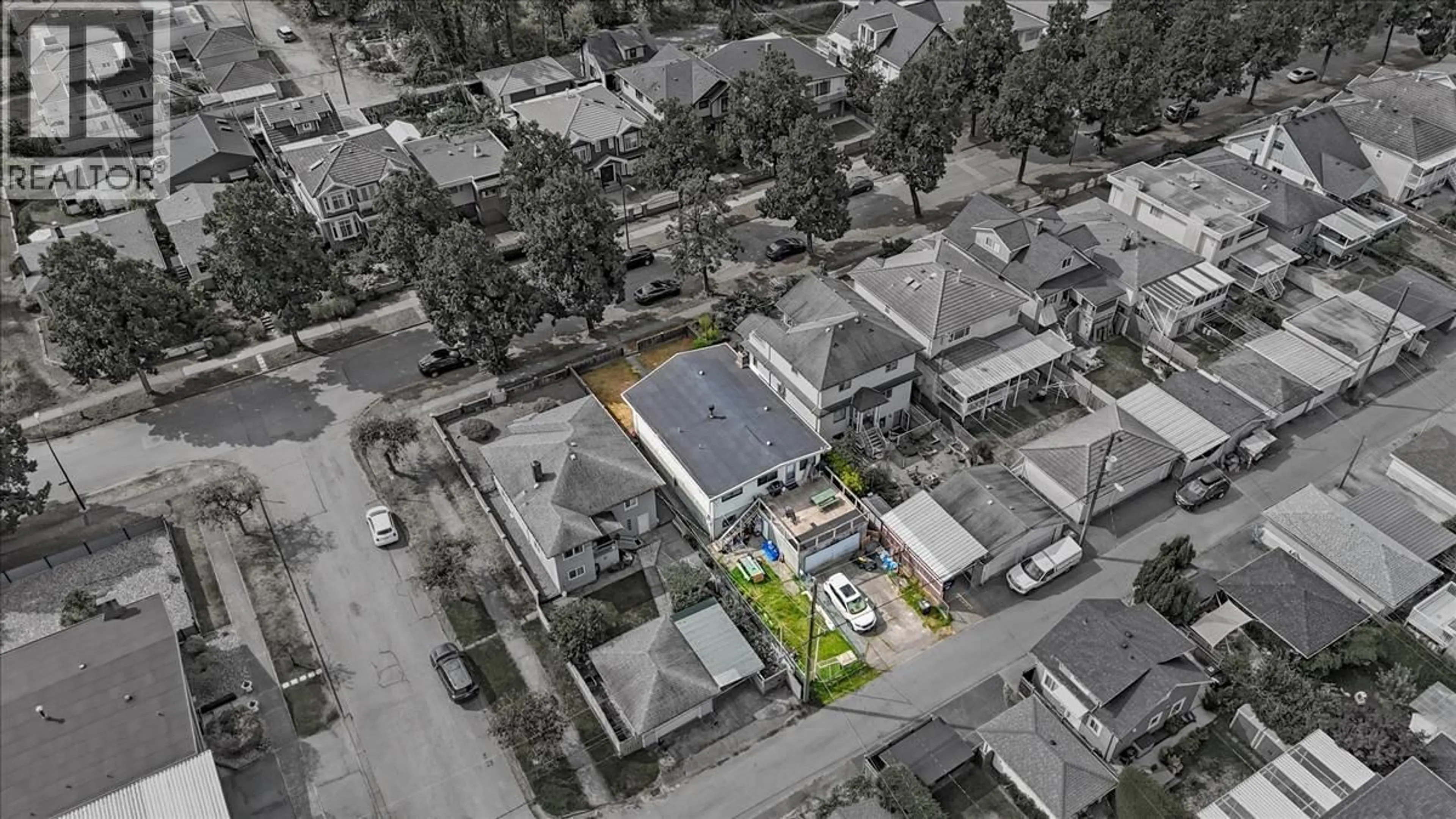 A pic from outside/outdoor area/front of a property/back of a property/a pic from drone, street for 2593 25TH AVENUE, Vancouver British Columbia V5R1H2