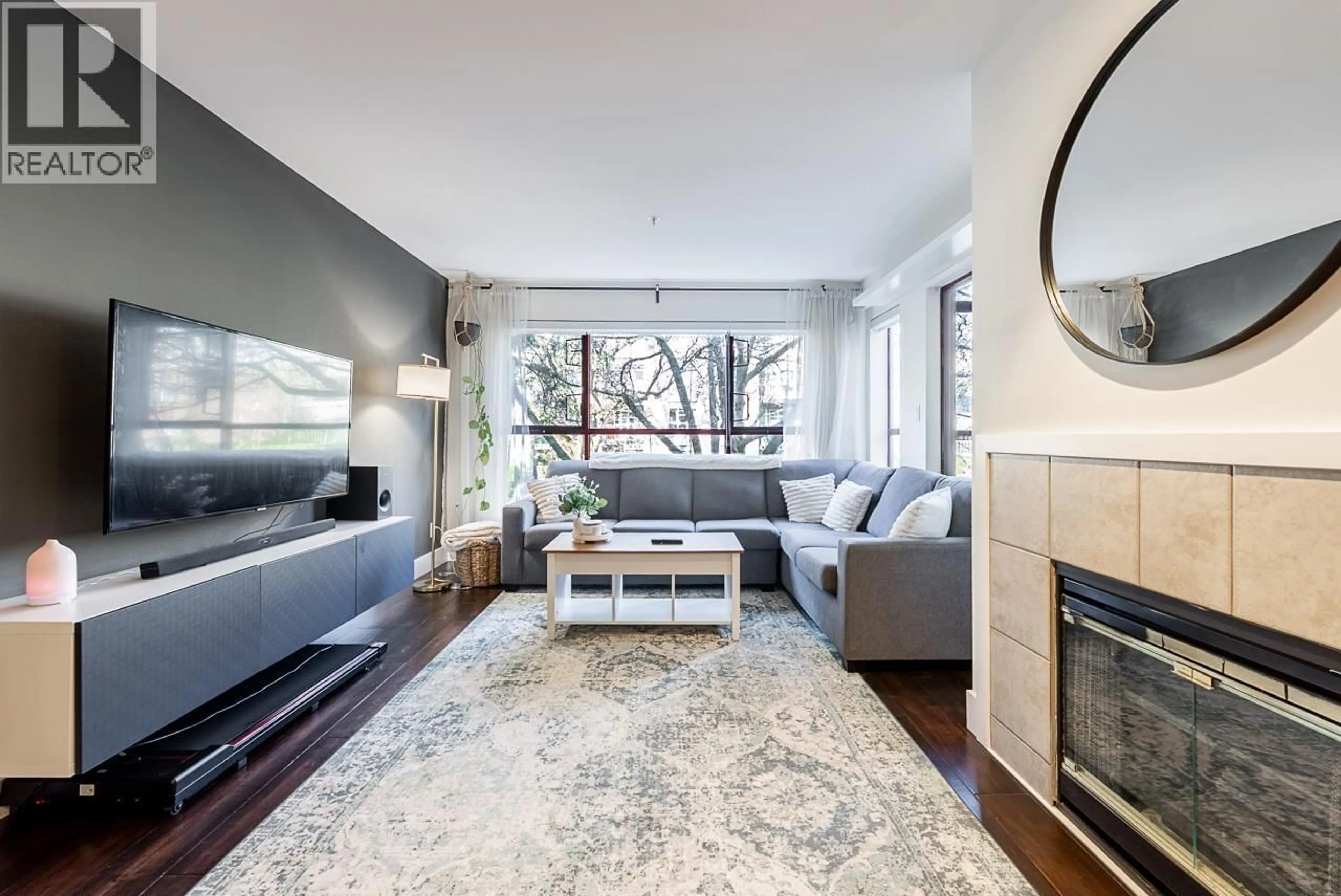 Living room with furniture, unknown for 203 - 2140 W 12TH STREET, Vancouver British Columbia V6K2N2