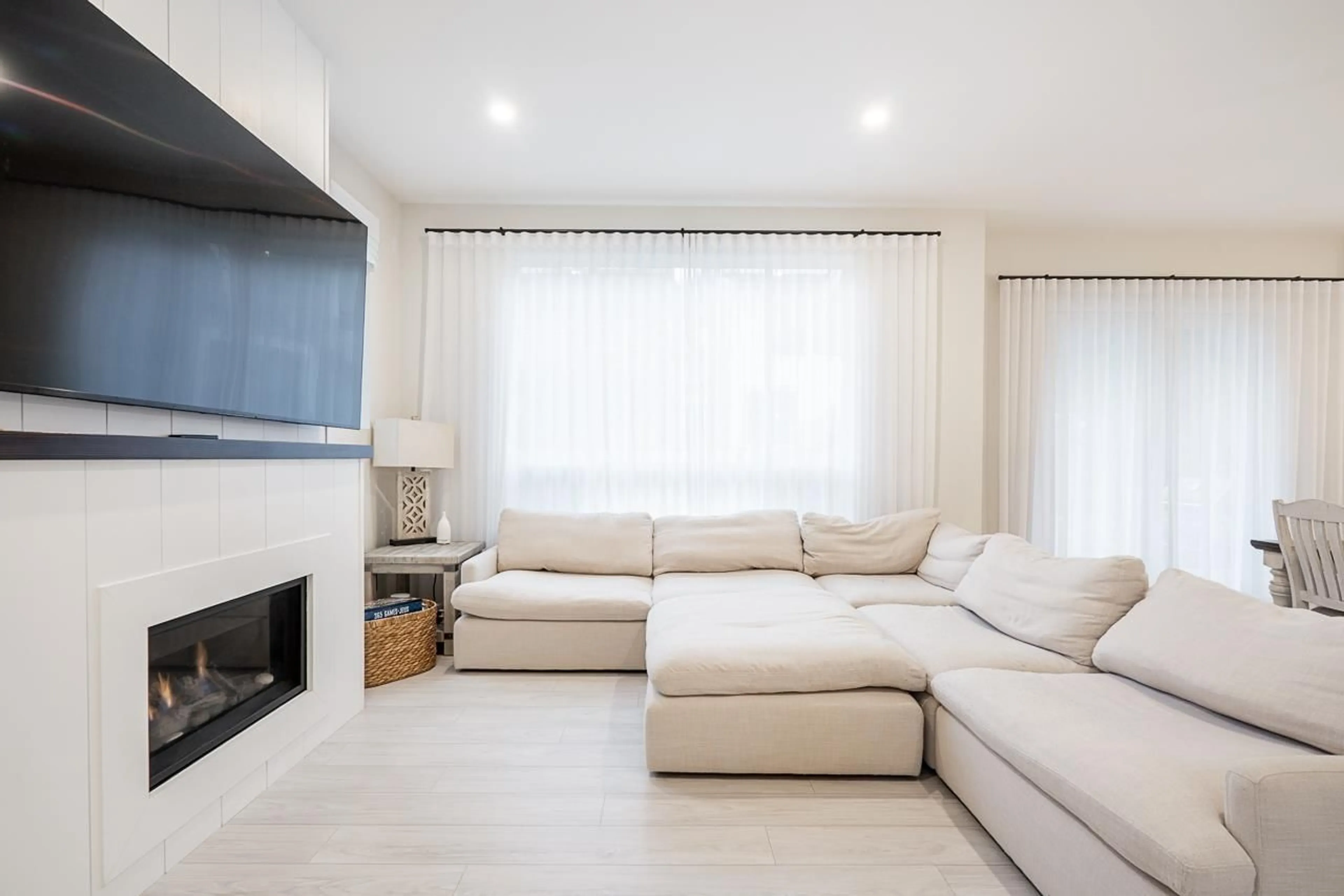 Living room with furniture, unknown for 31567 MONTGOMERY PLACE, Mission British Columbia V4S0E7