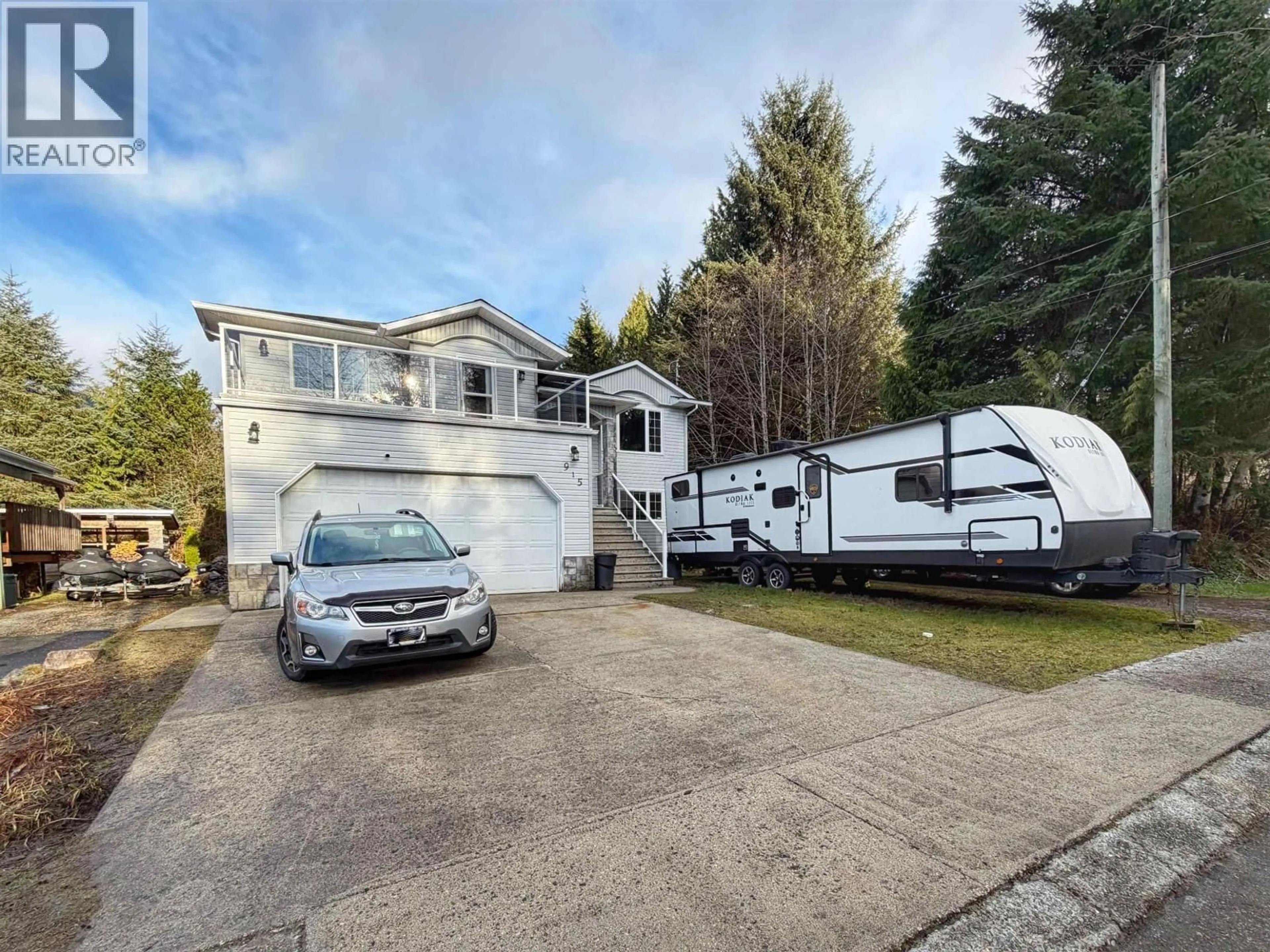 A pic from outside/outdoor area/front of a property/back of a property/a pic from drone, street for 915 JUBILEE DRIVE, Port Edward British Columbia V0V1G0