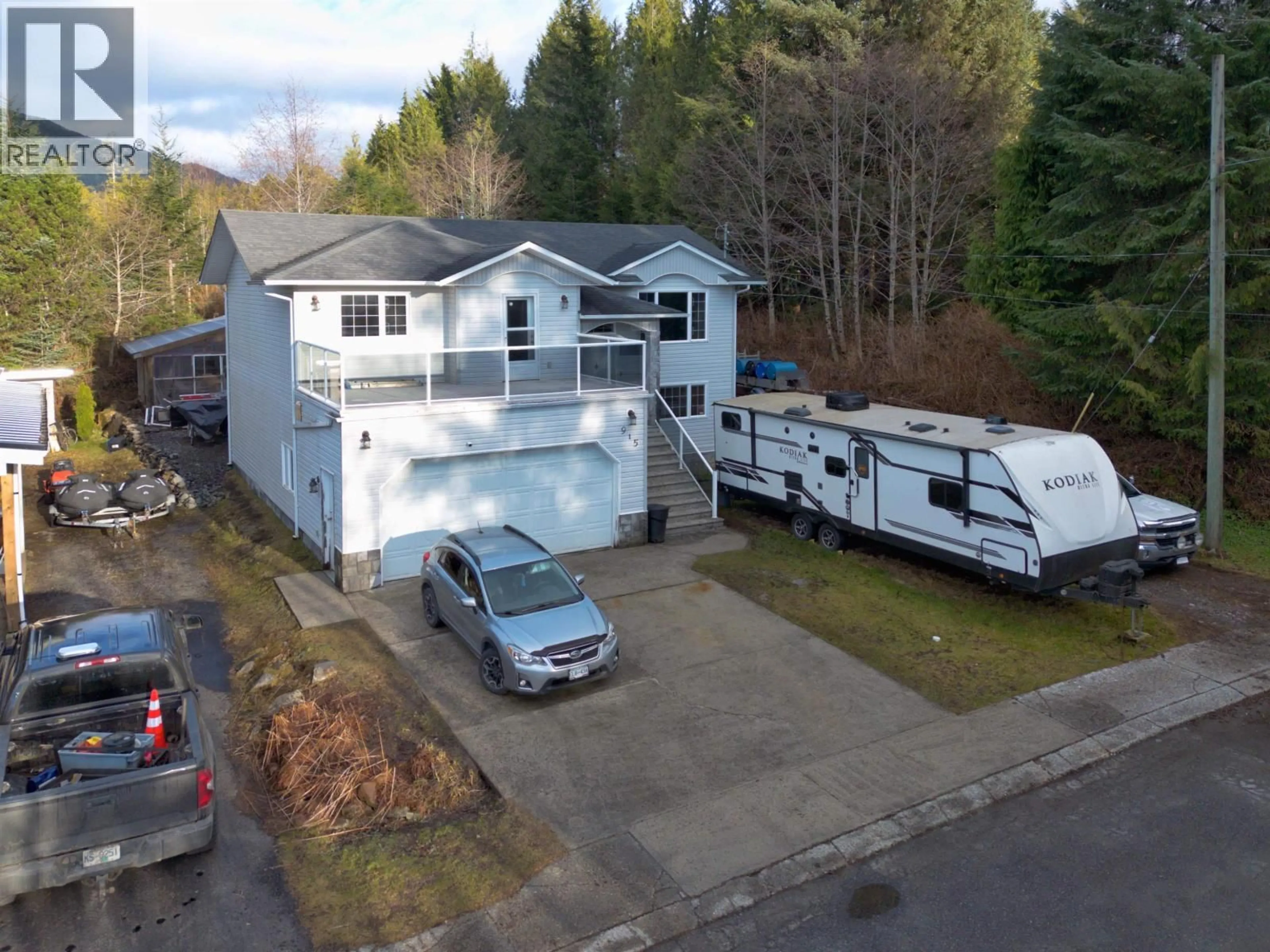 A pic from outside/outdoor area/front of a property/back of a property/a pic from drone, street for 915 JUBILEE DRIVE, Port Edward British Columbia V0V1G0