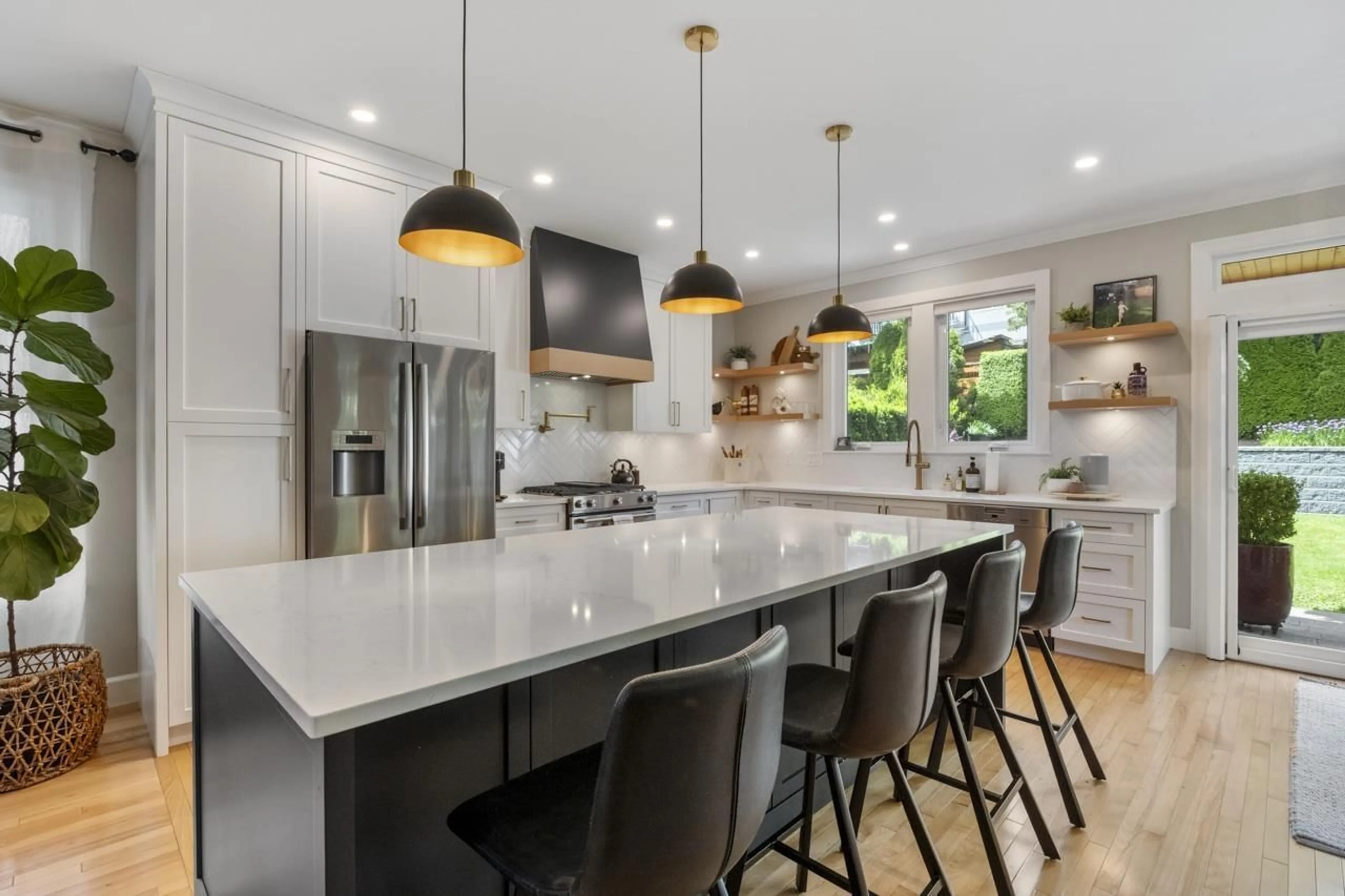Open concept kitchen, unknown for 835 KENT STREET, White Rock British Columbia V4B1C7