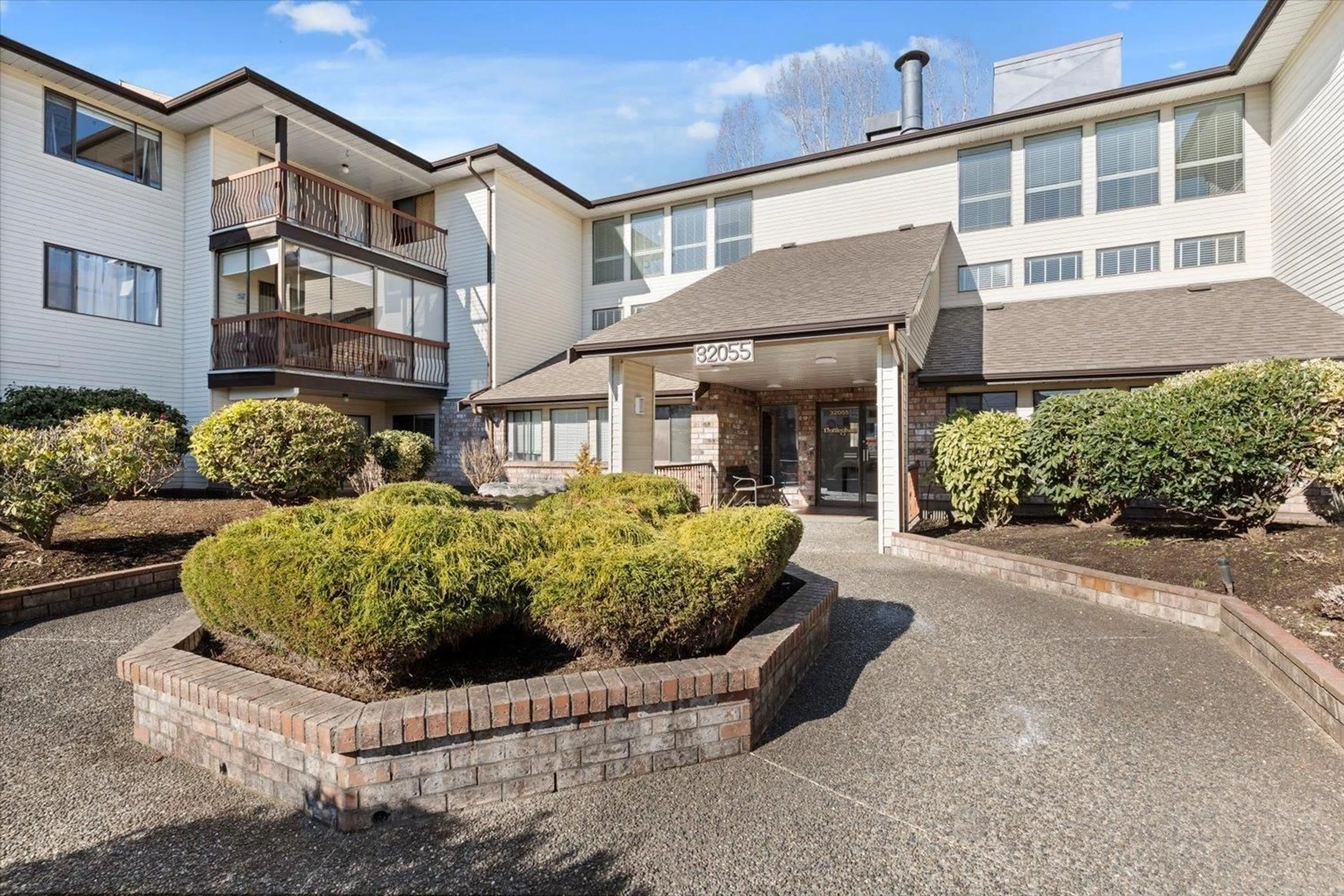 Unknown for 202 - 32055 OLD YALE ROAD, Abbotsford British Columbia V2T2C8