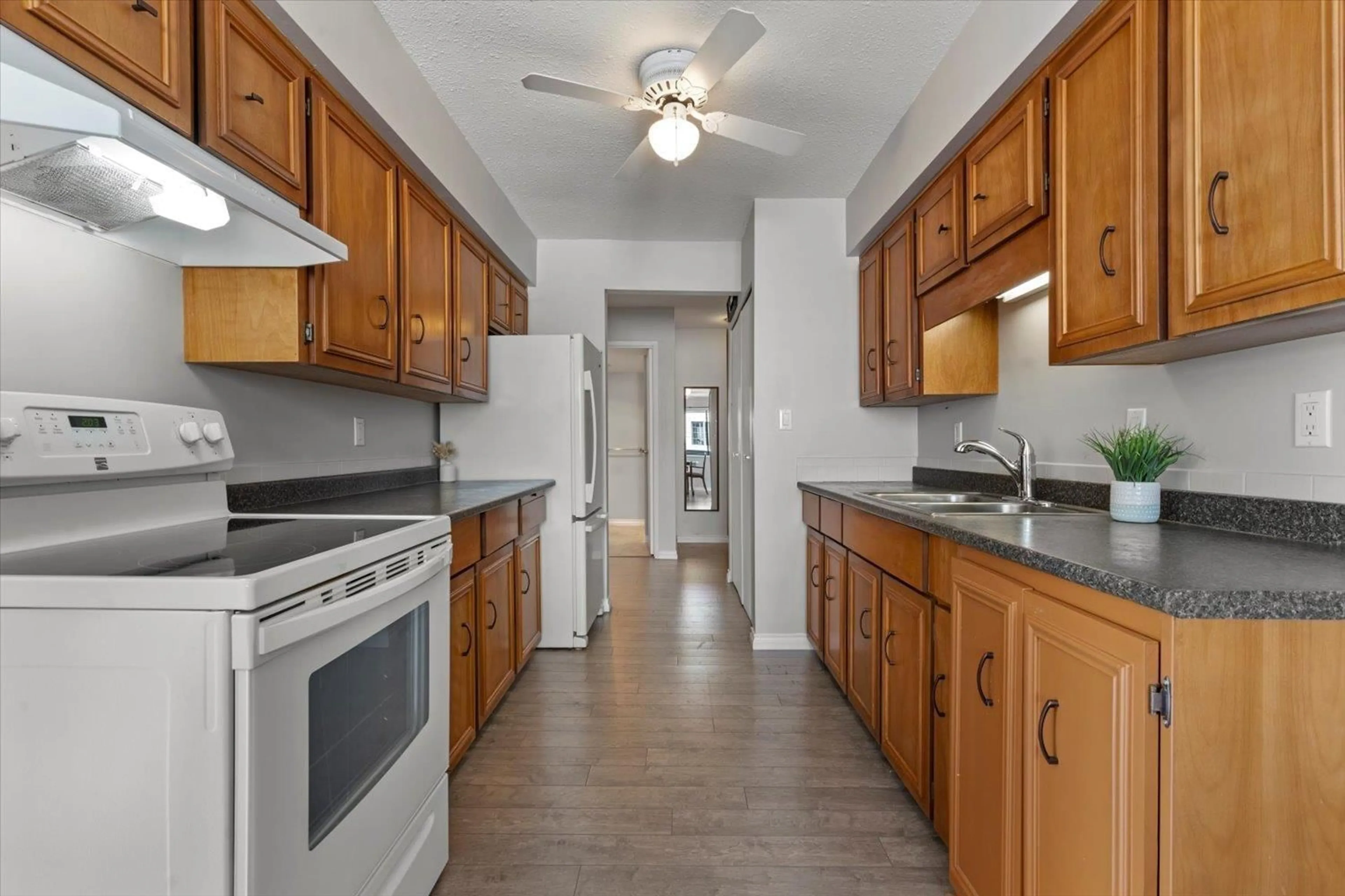 Standard kitchen, unknown for 202 - 32055 OLD YALE ROAD, Abbotsford British Columbia V2T2C8