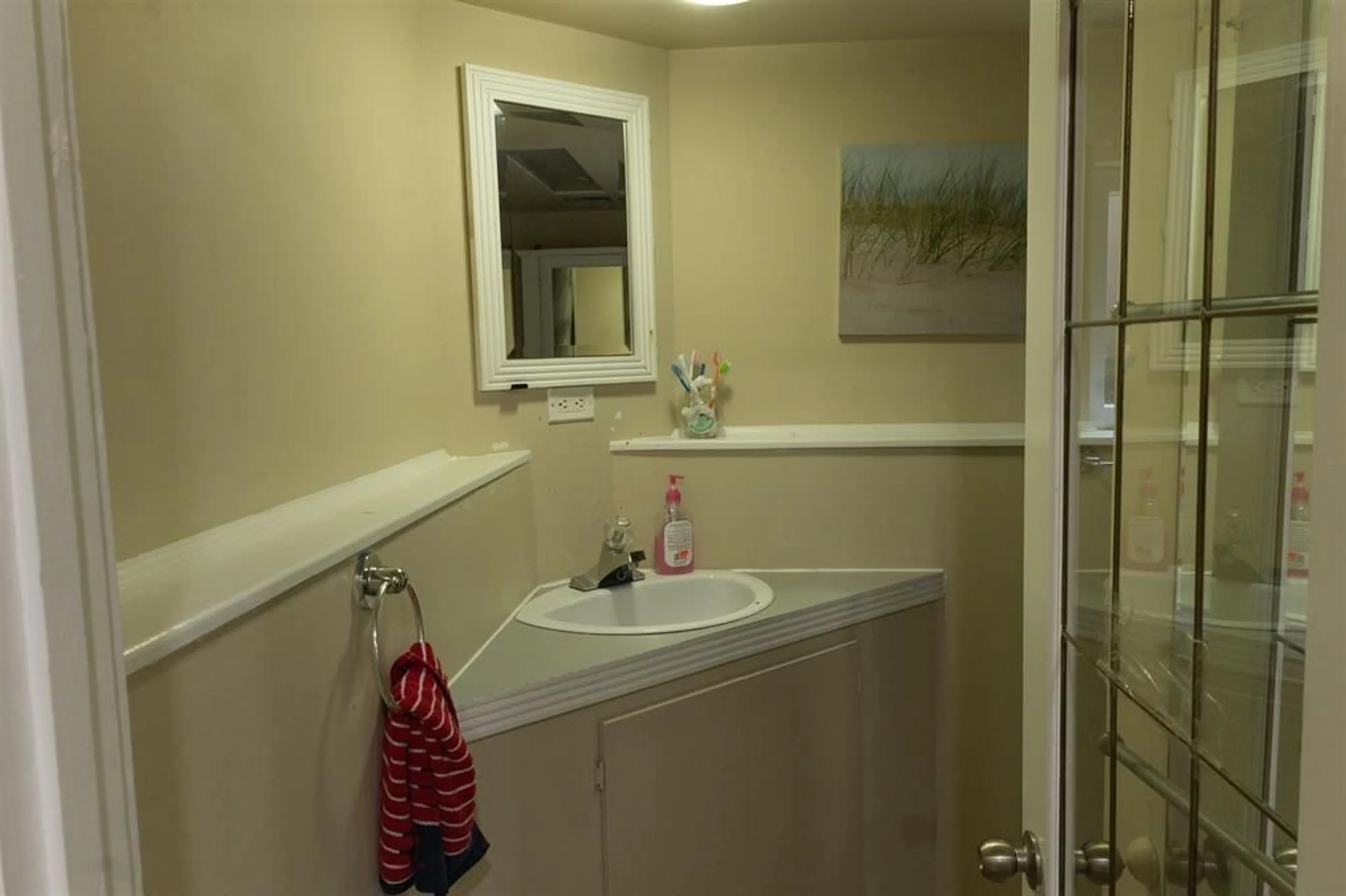Standard bathroom, unknown for 7096 BARKLEY DRIVE, Delta British Columbia V4E1T6