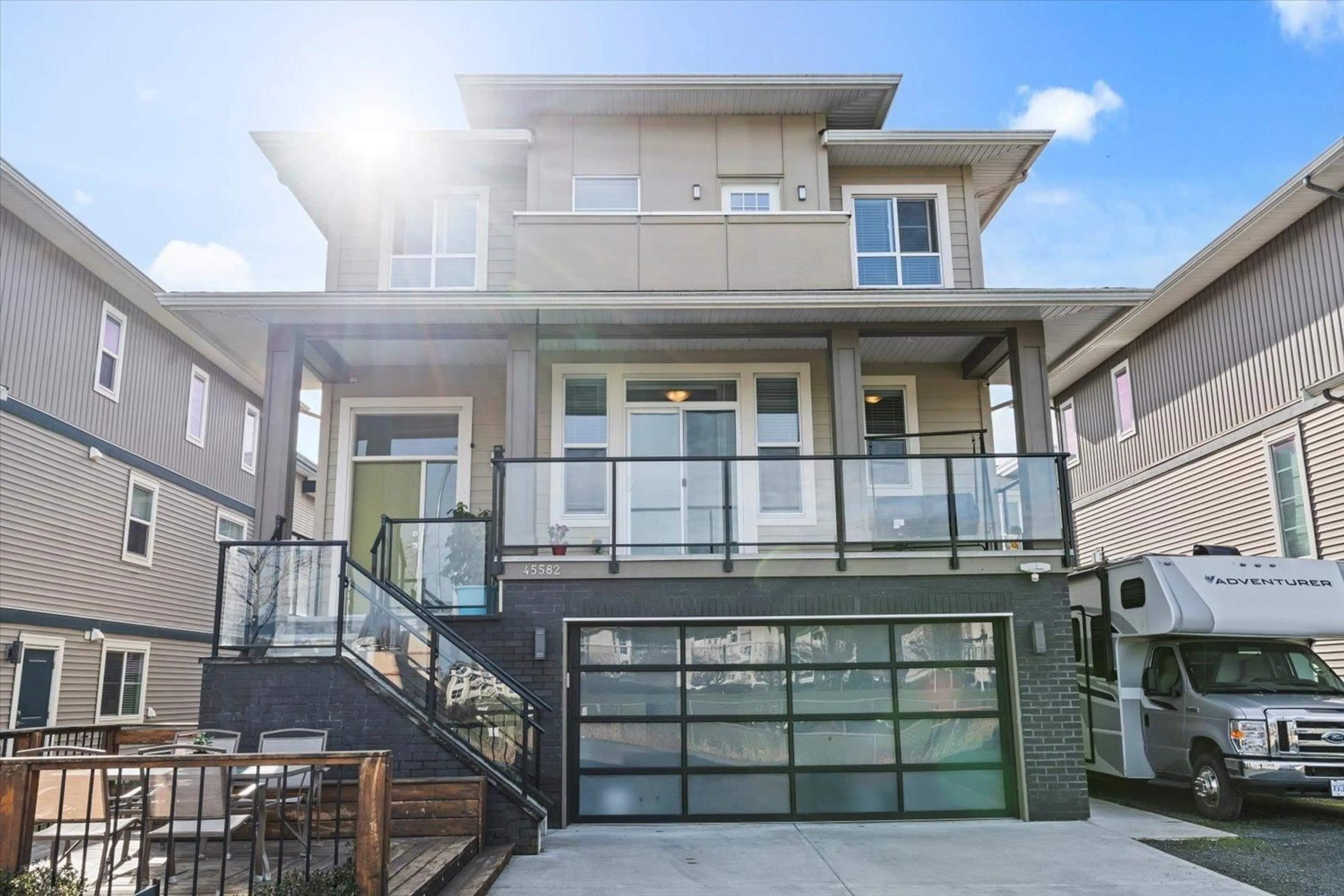 Home with vinyl exterior material, street for 45582 MEADOWBROOK DRIVE, Chilliwack British Columbia V2P0G6