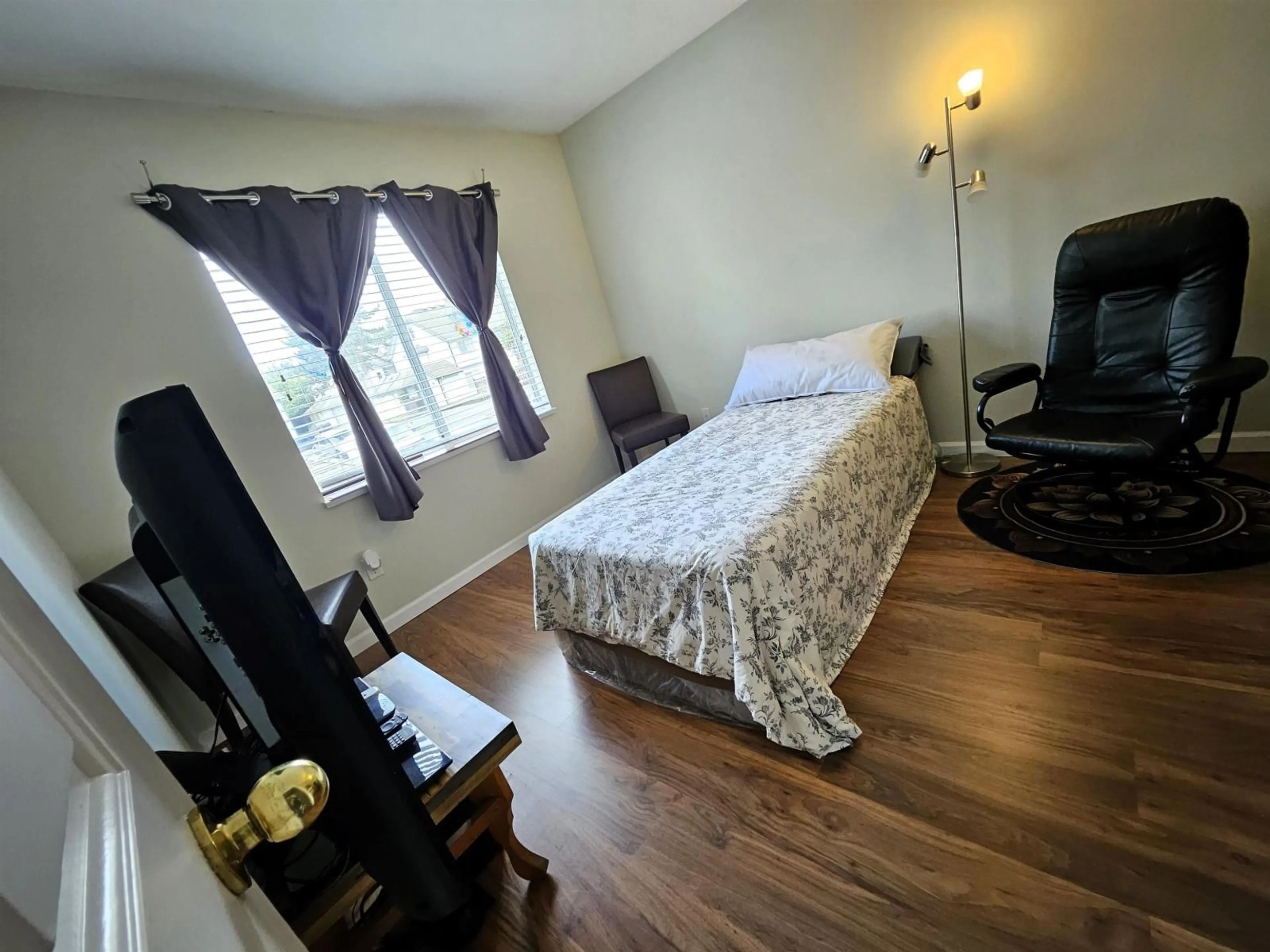 A pic of a room for 208 - 7837 120A STREET, Surrey British Columbia V3W0W9