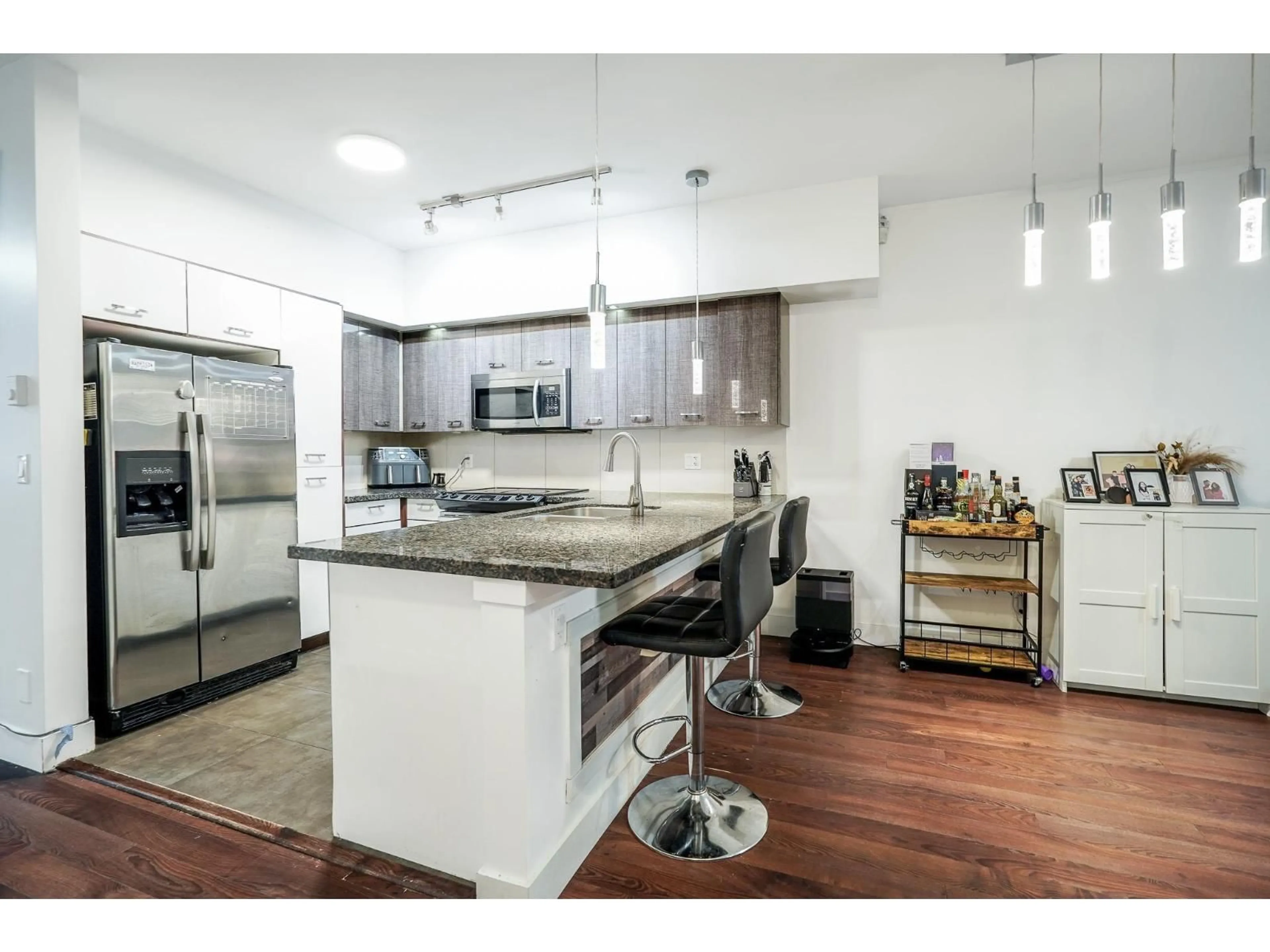 Open concept kitchen, unknown for 100 - 6299 144 STREET, Surrey British Columbia V3X1A2