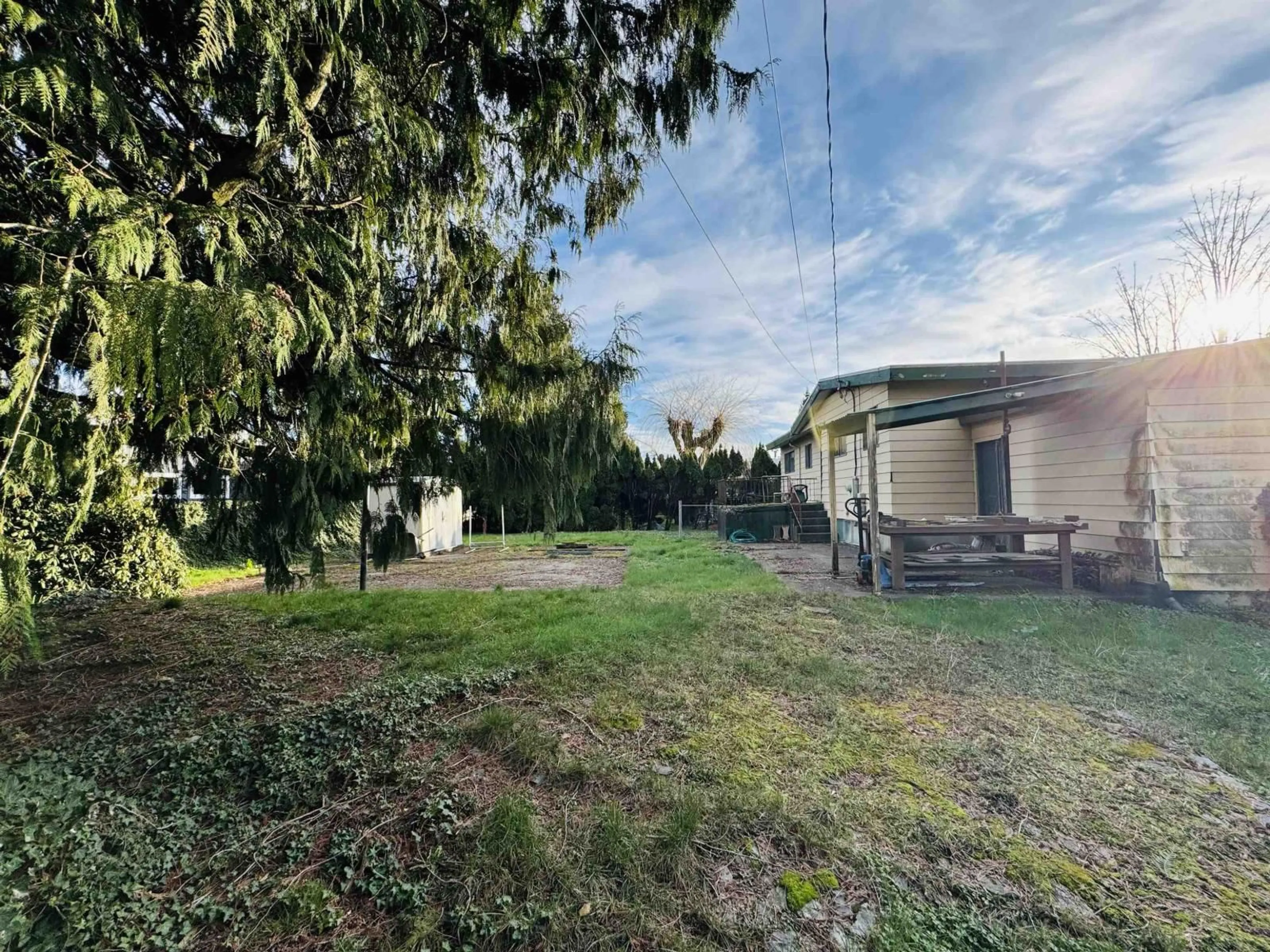 A pic from outside/outdoor area/front of a property/back of a property/a pic from drone, street for 8940 VINES STREET, Chilliwack British Columbia V2P3X6