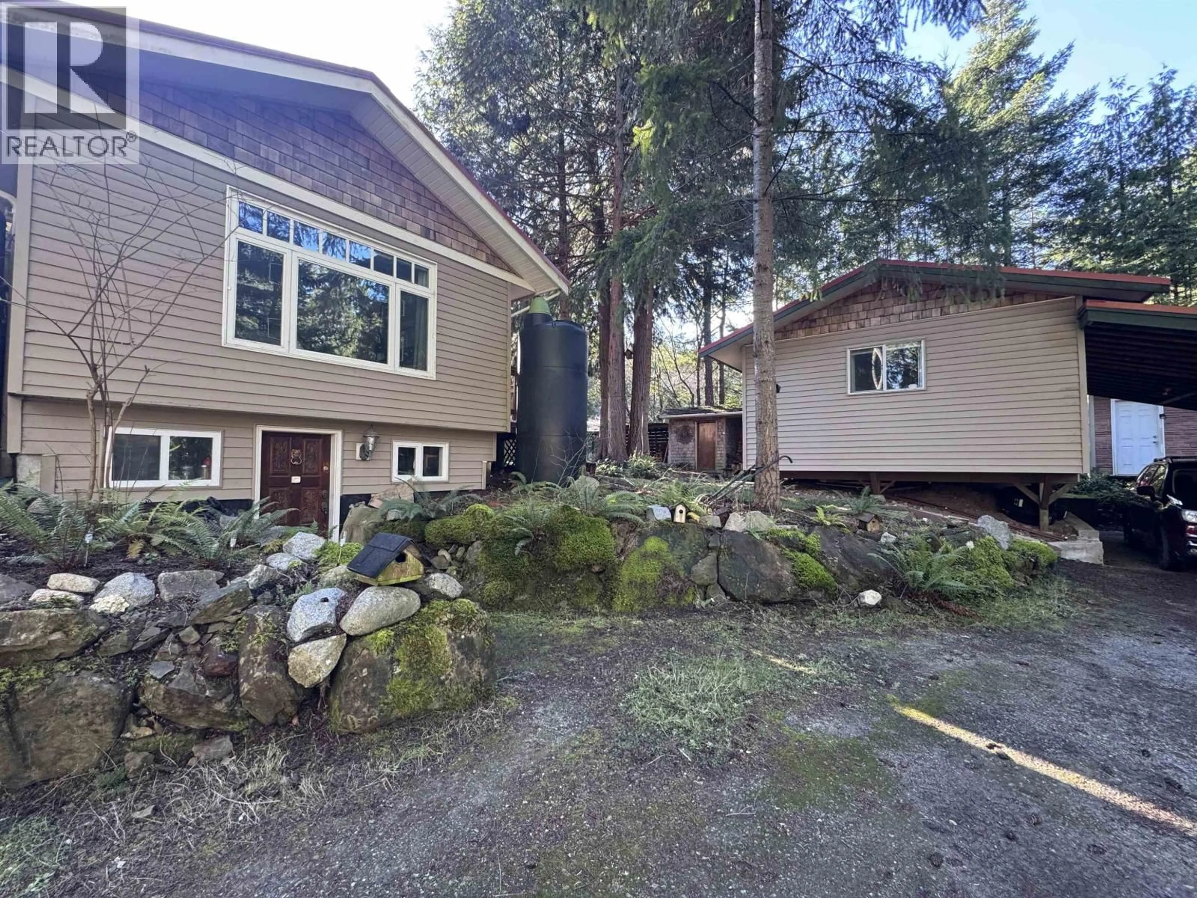 A pic from outside/outdoor area/front of a property/back of a property/a pic from drone, unknown for 559 BLITZ ROAD, Mayne Island British Columbia V0N2J1