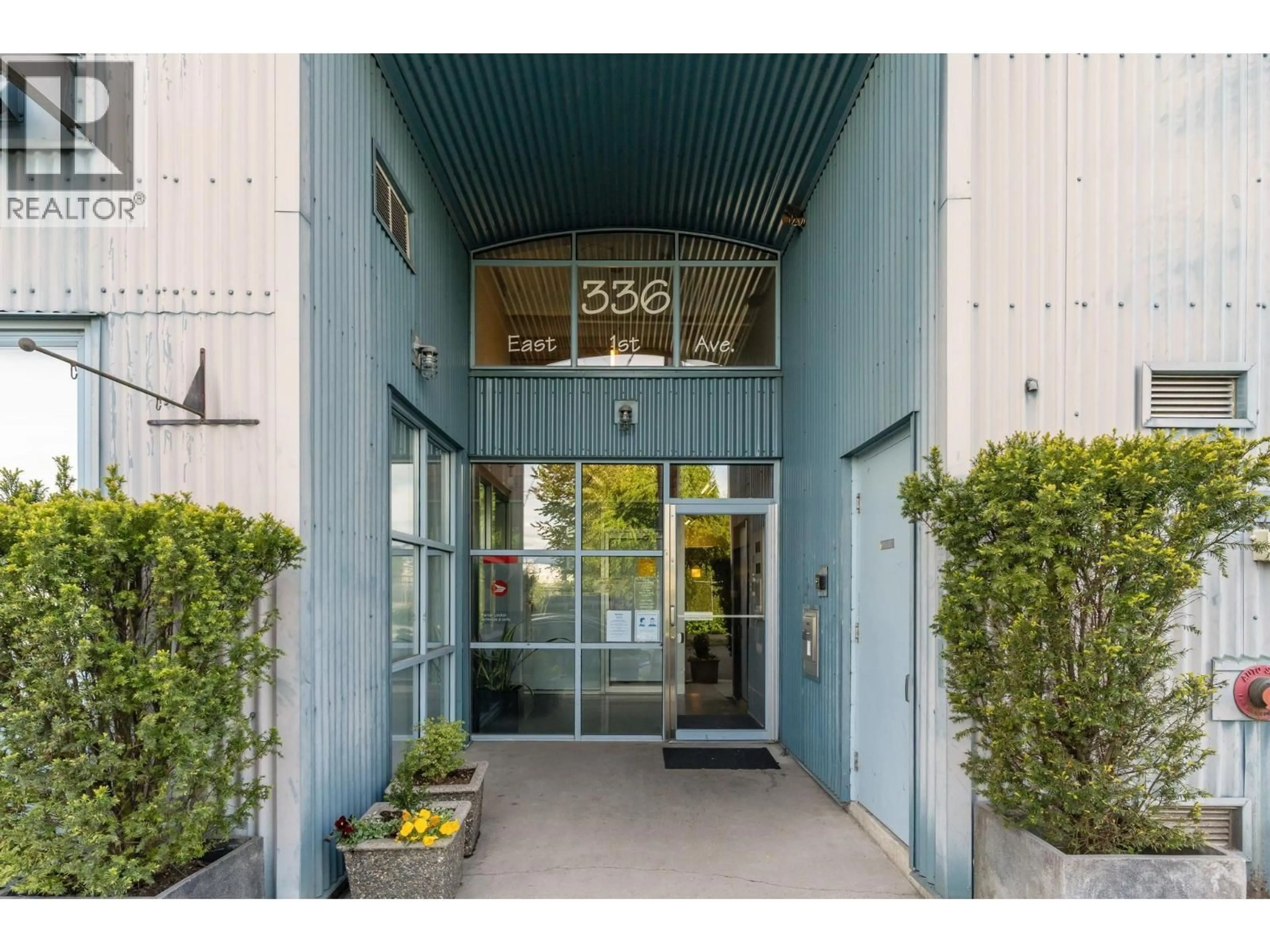 Indoor foyer for 211 - 336 1ST AVENUE, Vancouver British Columbia V5T4R6