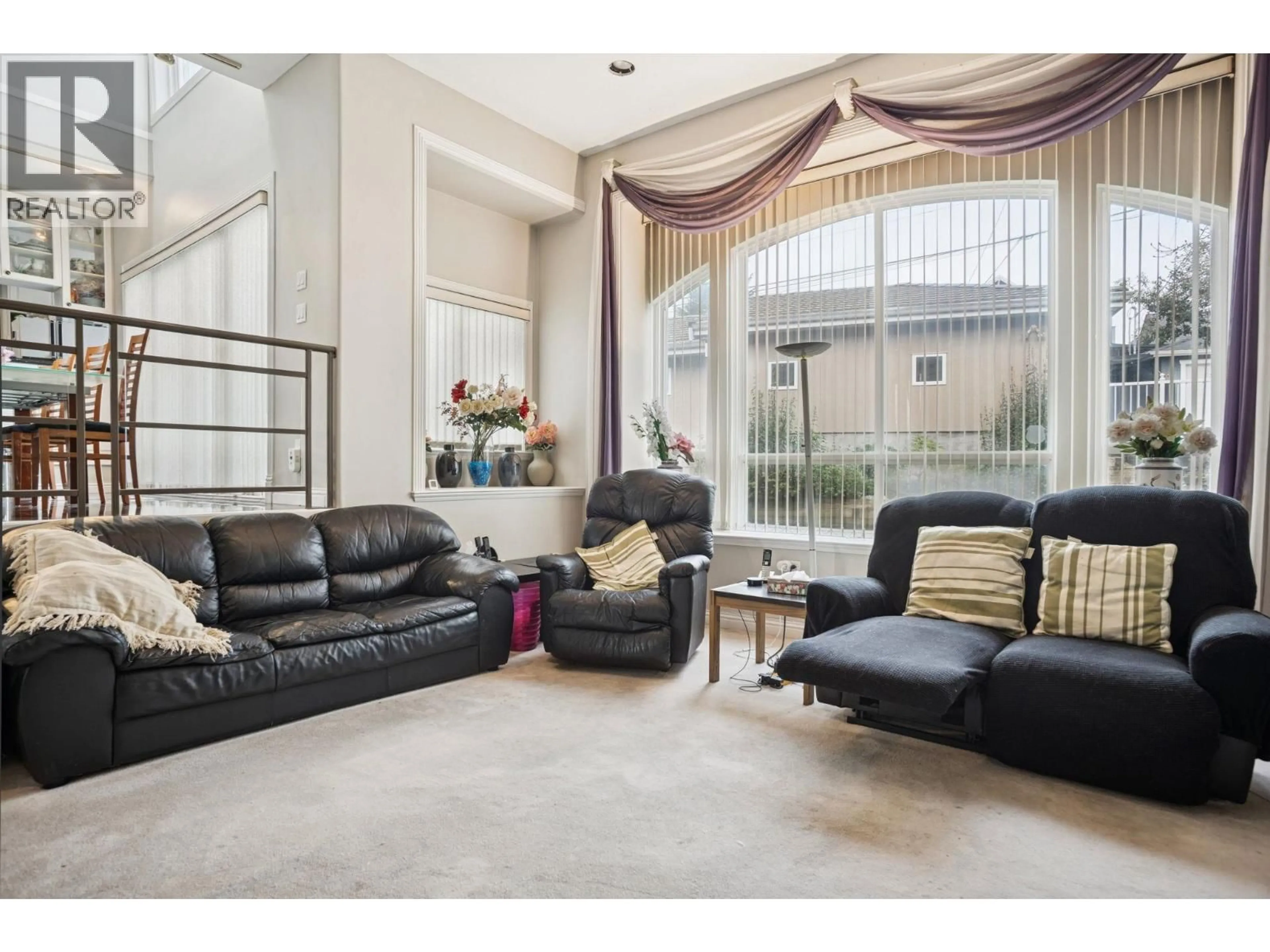 Living room with furniture, unknown for 2085 QUALICUM DRIVE, Vancouver British Columbia V5P2M3