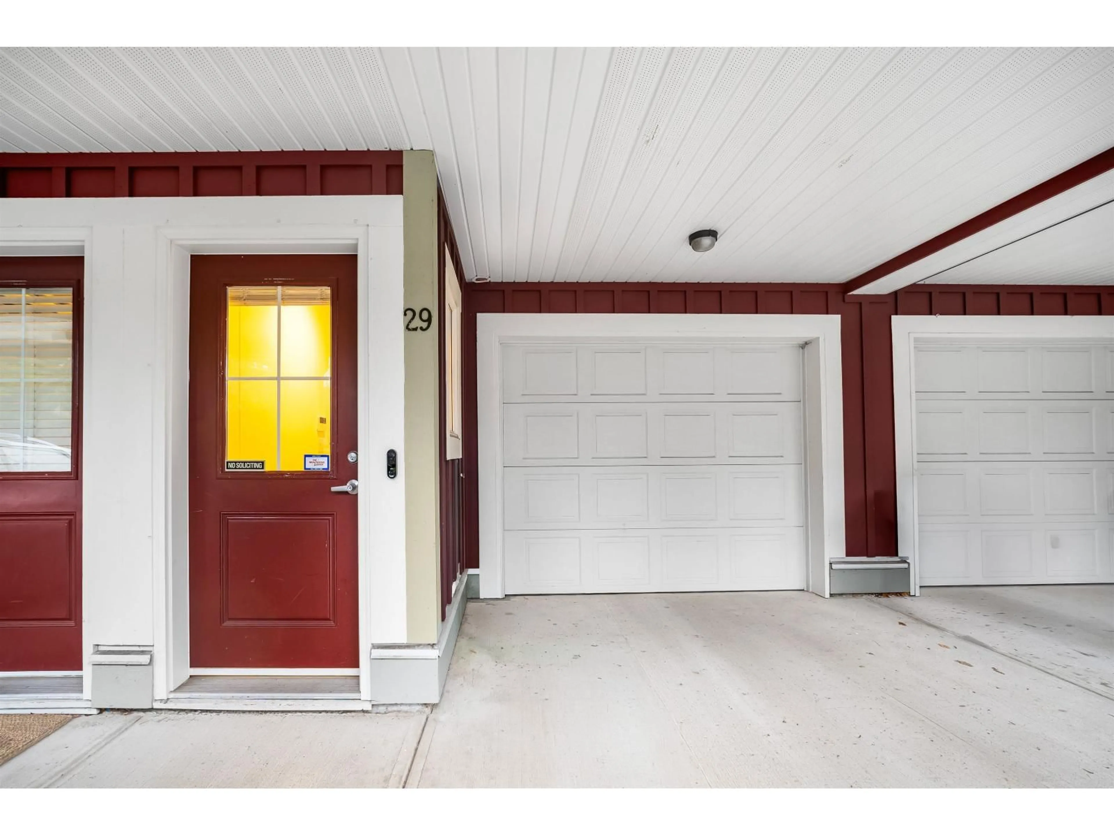 Indoor entryway for 29 - 18199 70 AVENUE, Surrey British Columbia V3S2N9