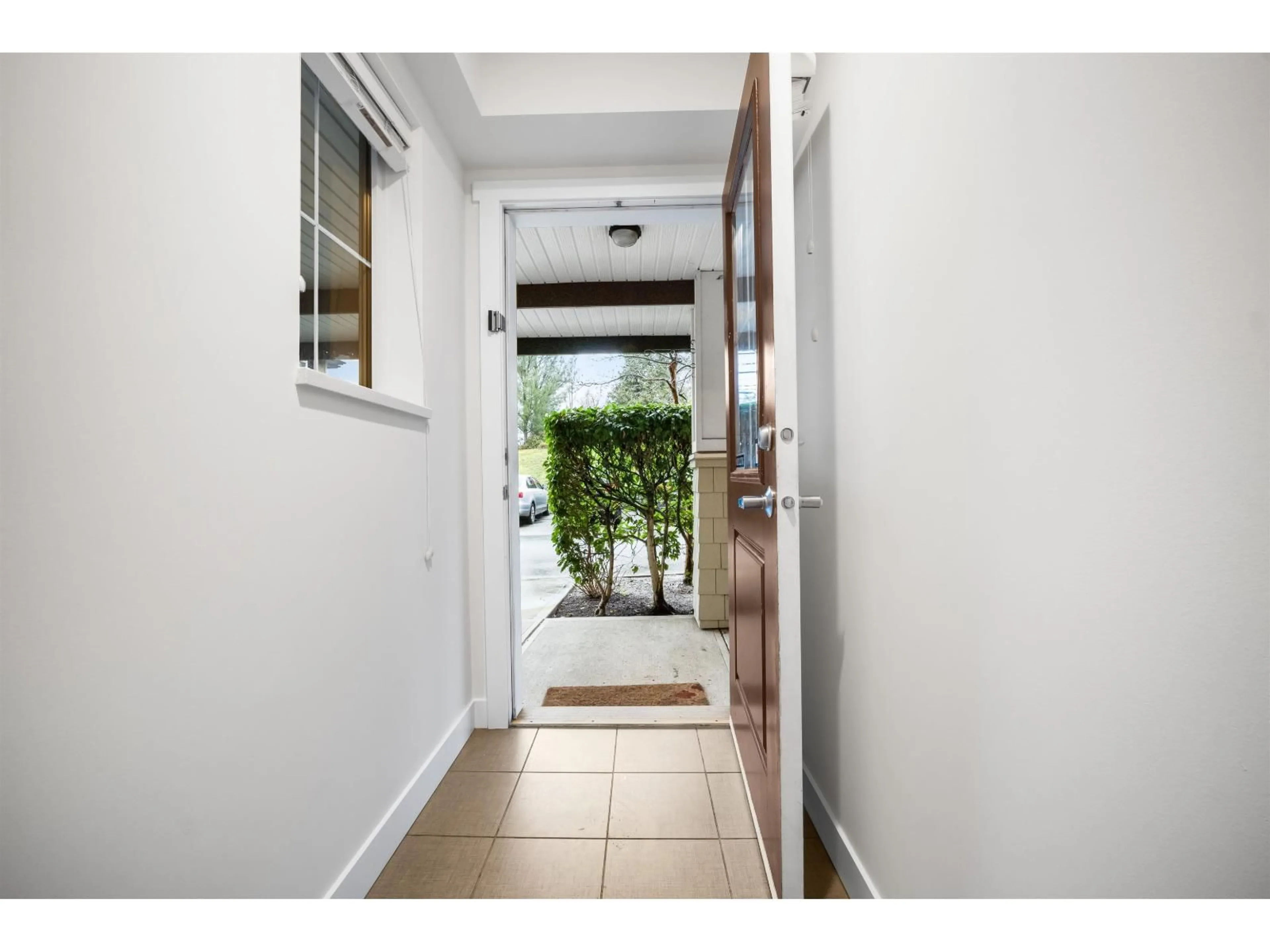 Indoor entryway for 29 - 18199 70 AVENUE, Surrey British Columbia V3S2N9