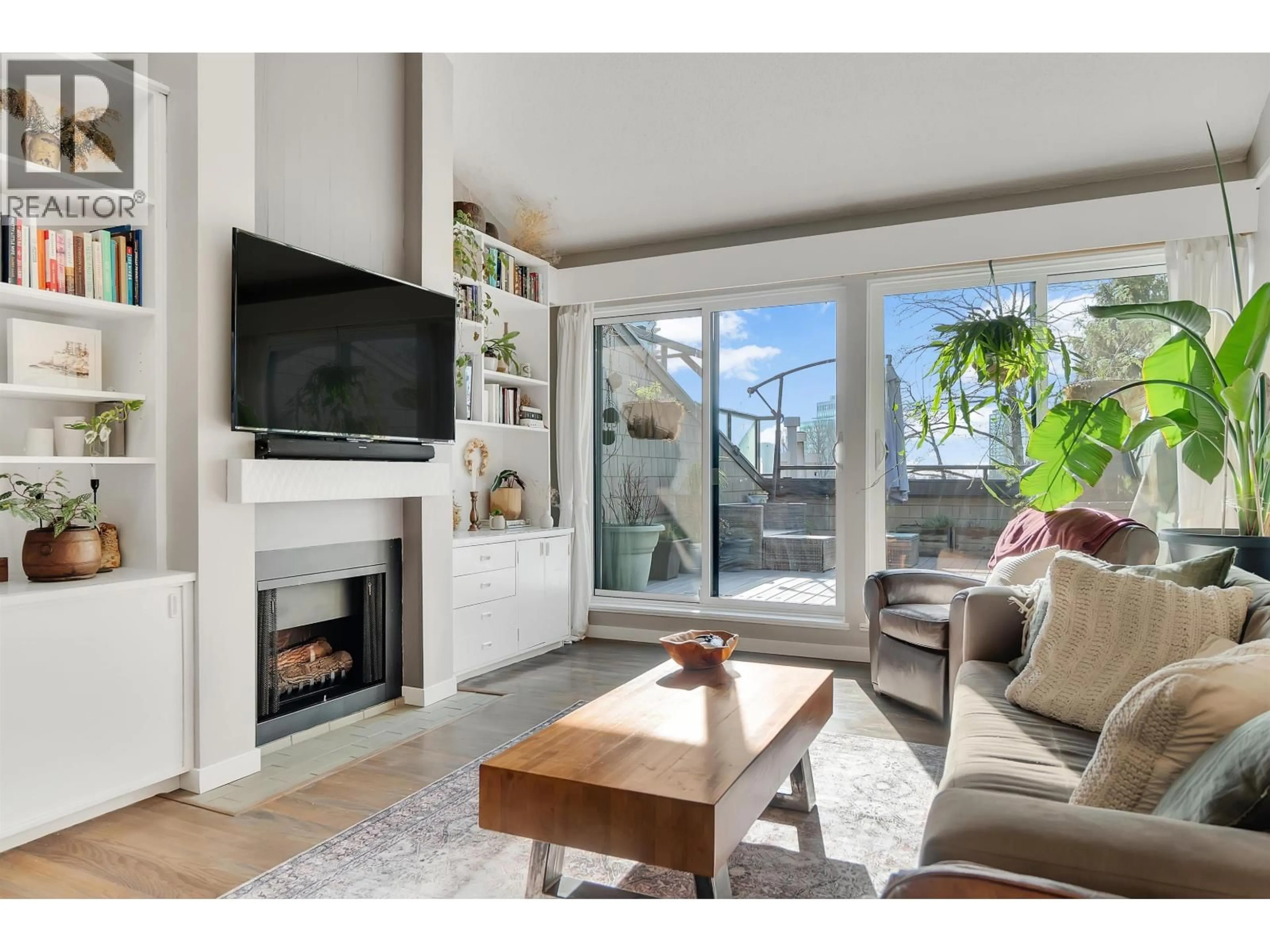 Living room with furniture, unknown for 332 - 7055 WILMA STREET, Burnaby British Columbia V5E4B1