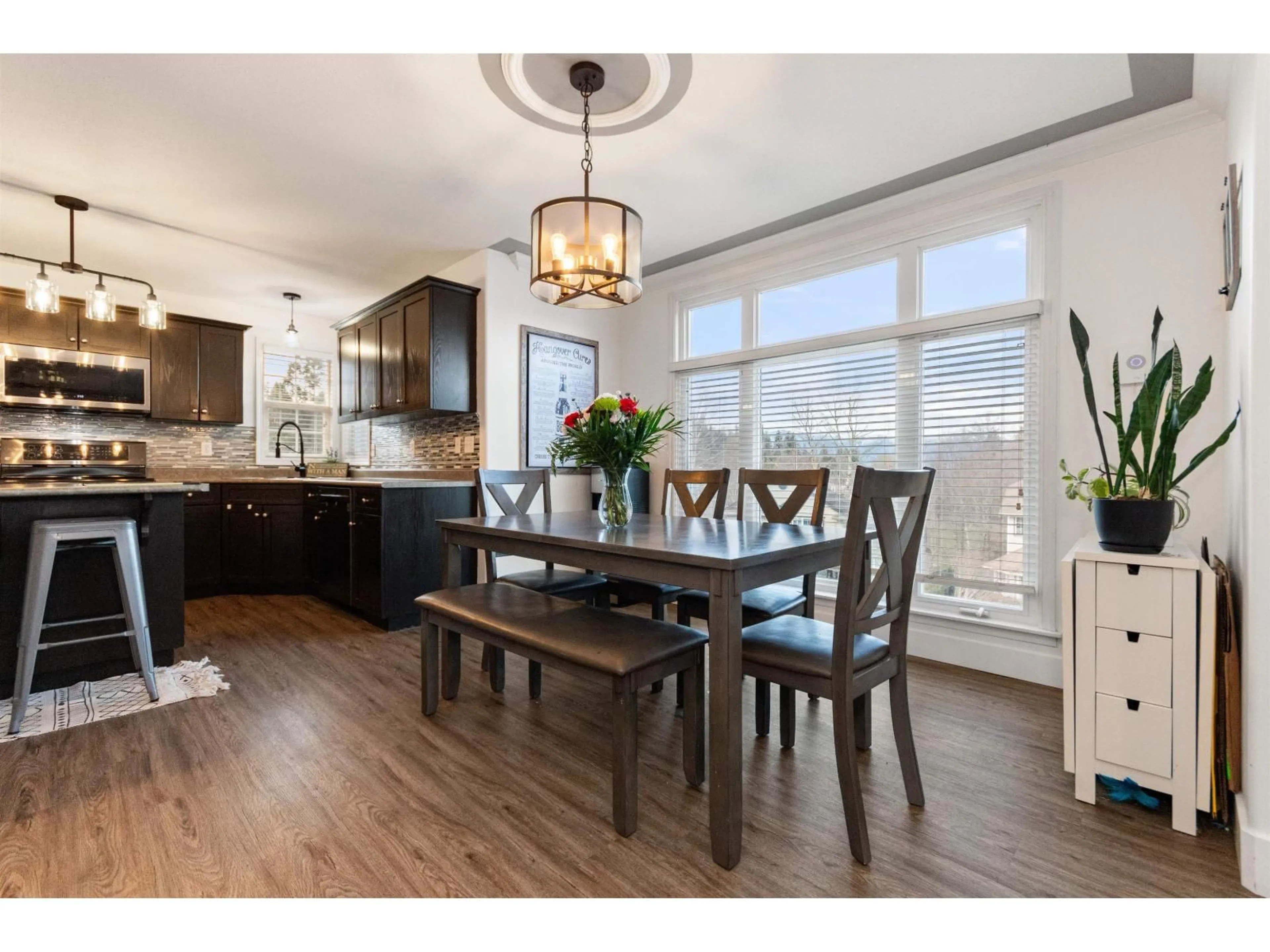 Dining room, wood/laminate floor for 46303 VALLEYVIEW ROAD, Chilliwack British Columbia V2R5R9