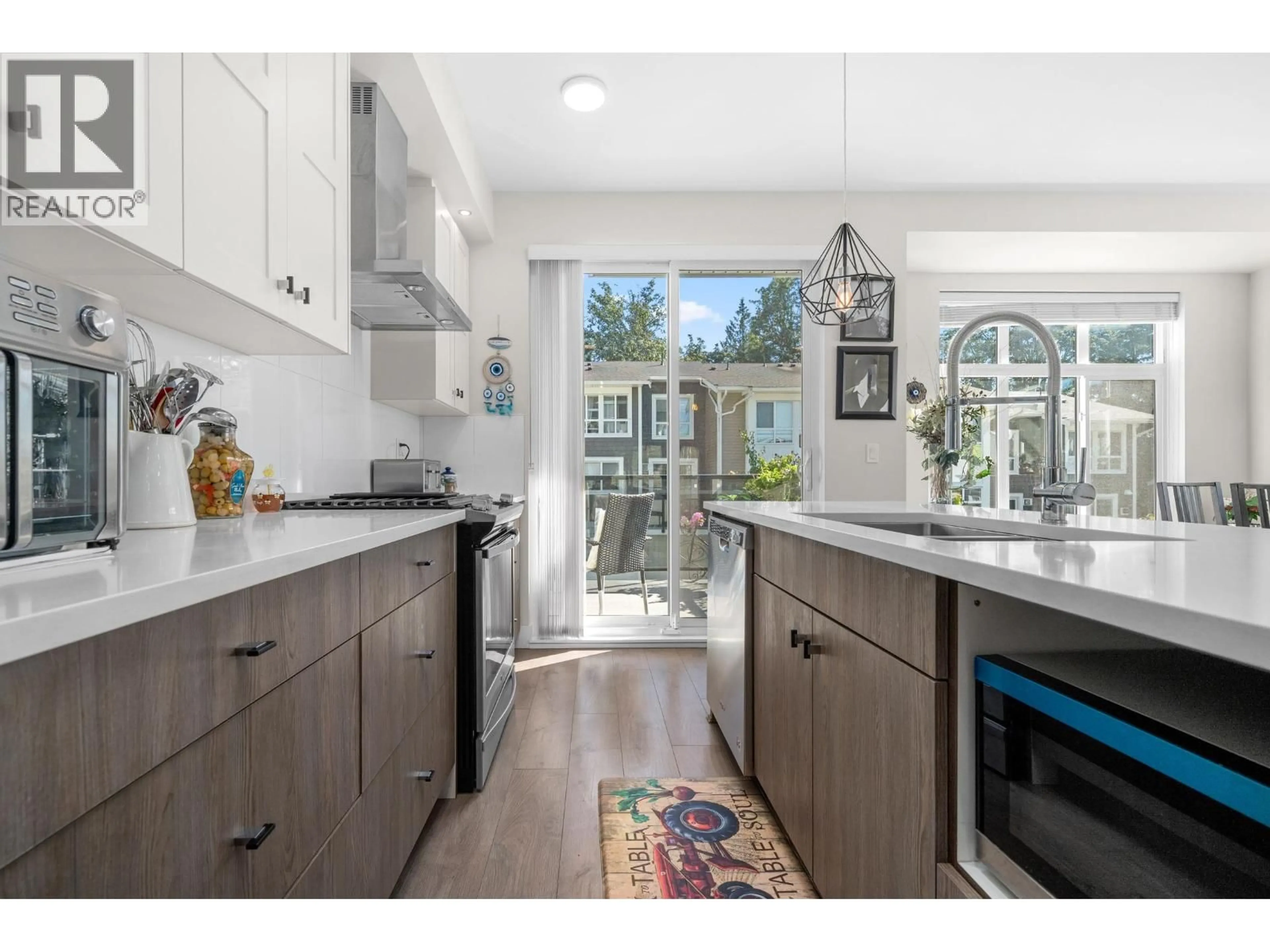 Open concept kitchen, unknown for 37 - 24108 104 AVENUE, Maple Ridge British Columbia V2W0J5